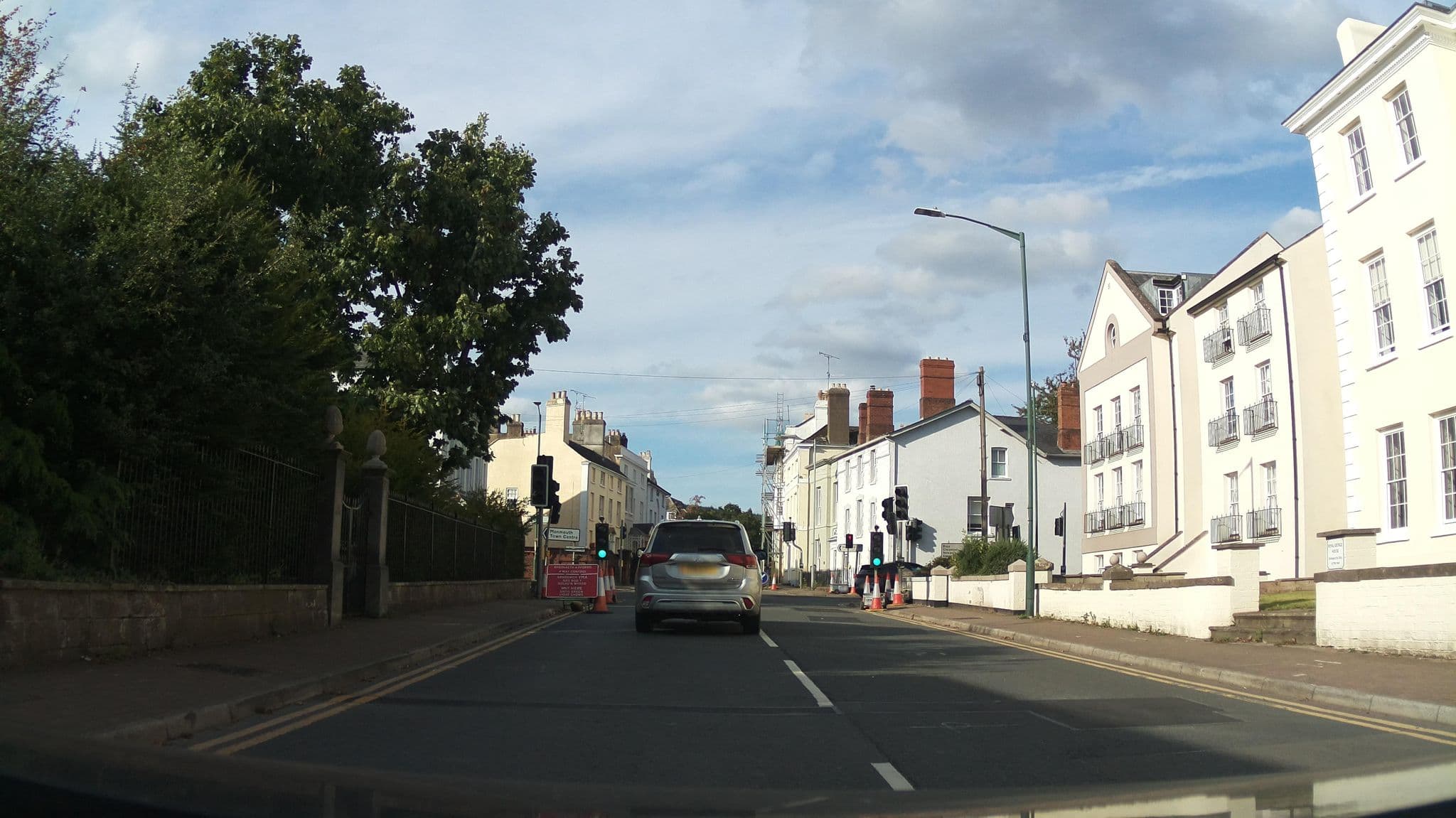 Street view near Royal George Hotel, Monmouth — © southglos (CC BY-SA · Mapillary)
