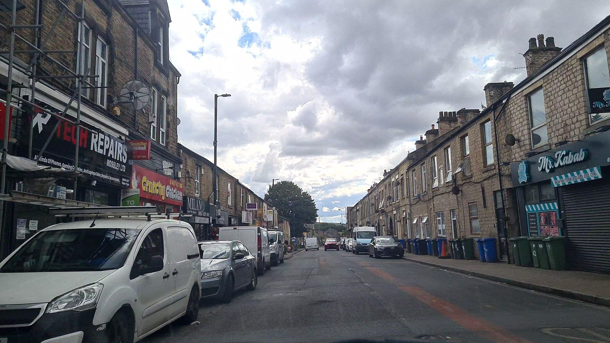 Street view near The Commercial Hotel, Mossley — © mappo2 (CC BY-SA · Mapillary)