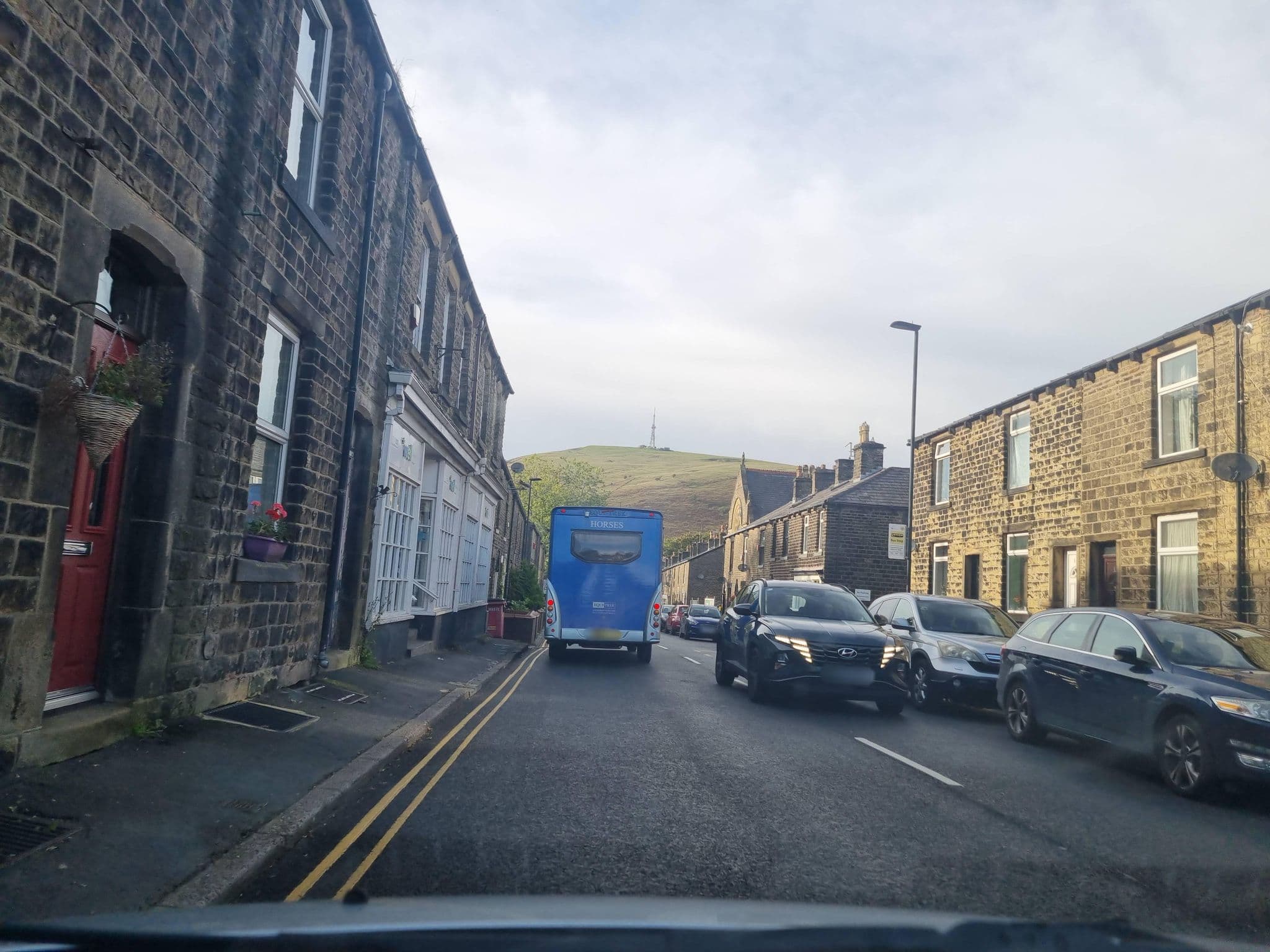 Street view near King William Iv Hotel, Saddleworth — © mappo2 (CC BY-SA · Mapillary)
