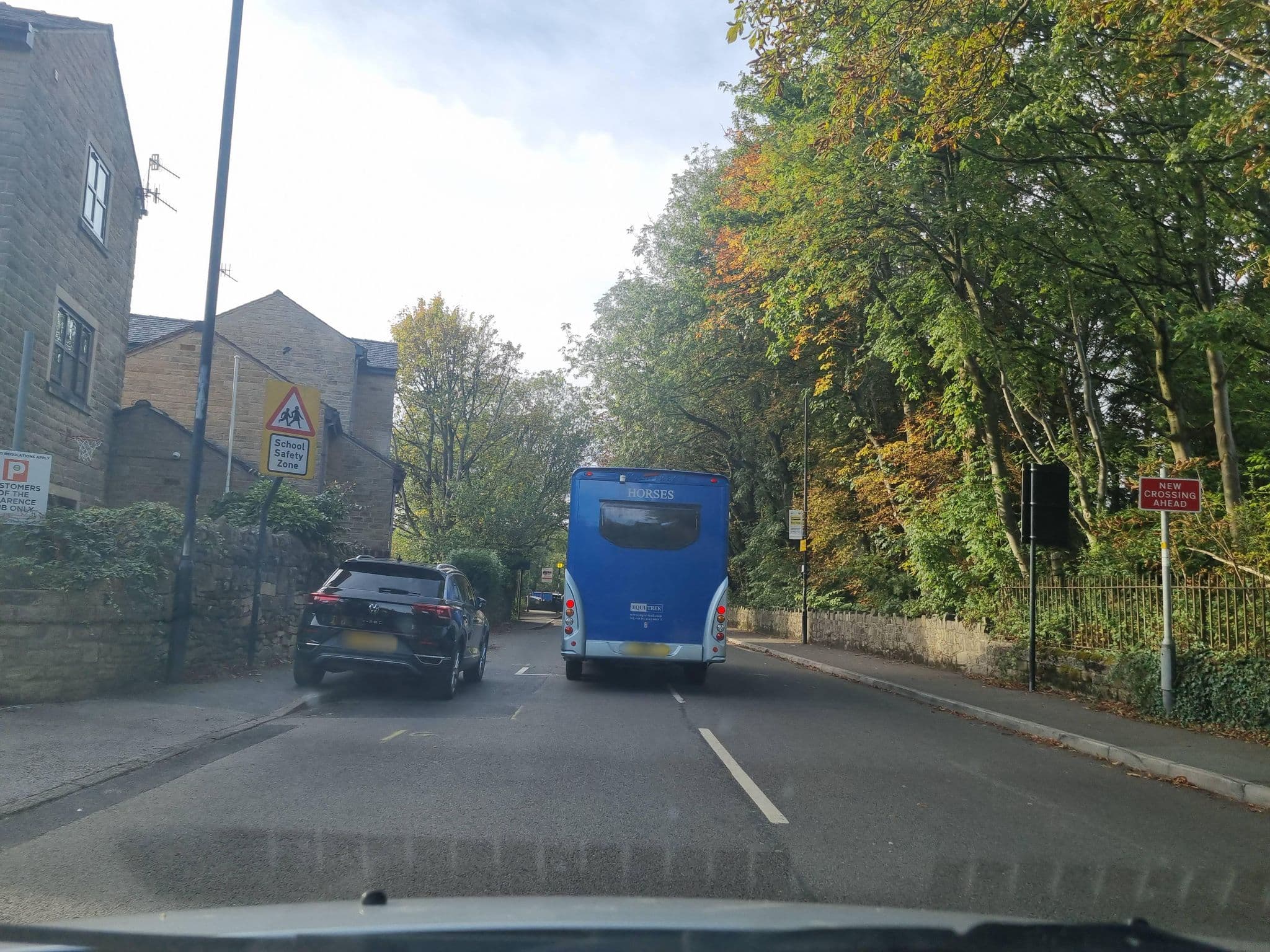 Street view near Chew Valley Road/Clarence Hotel, Saddleworth — © mappo2 (CC BY-SA · Mapillary)