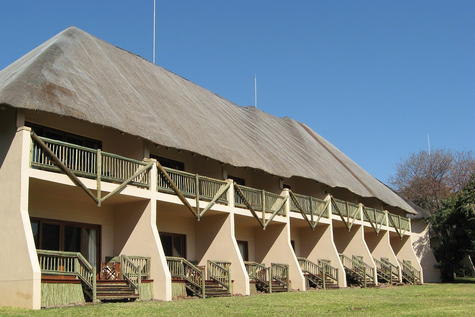 Chobe Safari Lodge (via Wikimedia Commons, Public domain)