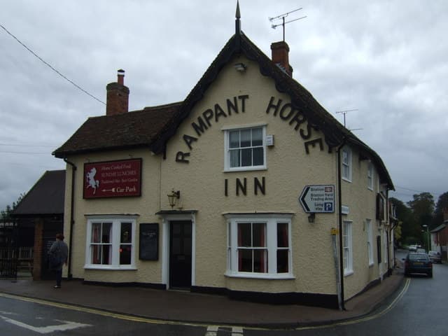The Rampant Horse Inn (via Wikimedia Commons, CC BY-SA 2.0)