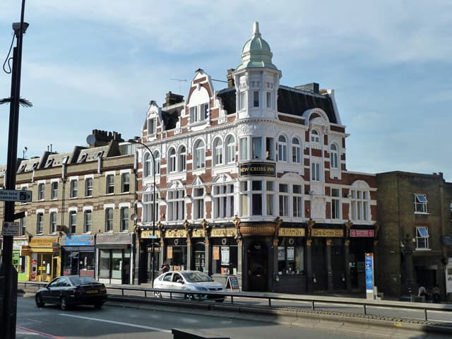 New Cross Inn (via Wikimedia Commons, CC BY-SA 2.0)