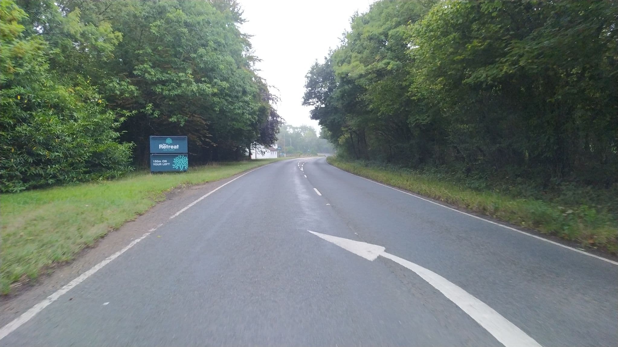 Street view near East Close Country Hotel, New Milton — © noid (CC BY-SA · Mapillary)