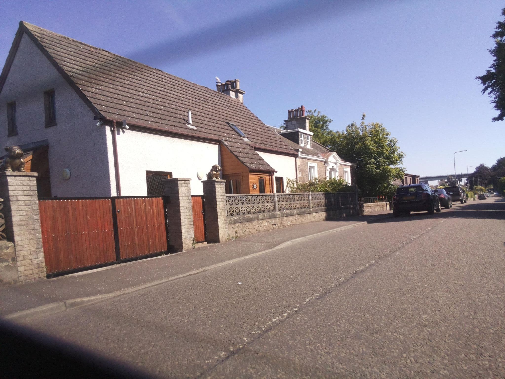 Street view near Lazy Bulldog, Newport-on-Tay — © southglos (CC BY-SA · Mapillary)