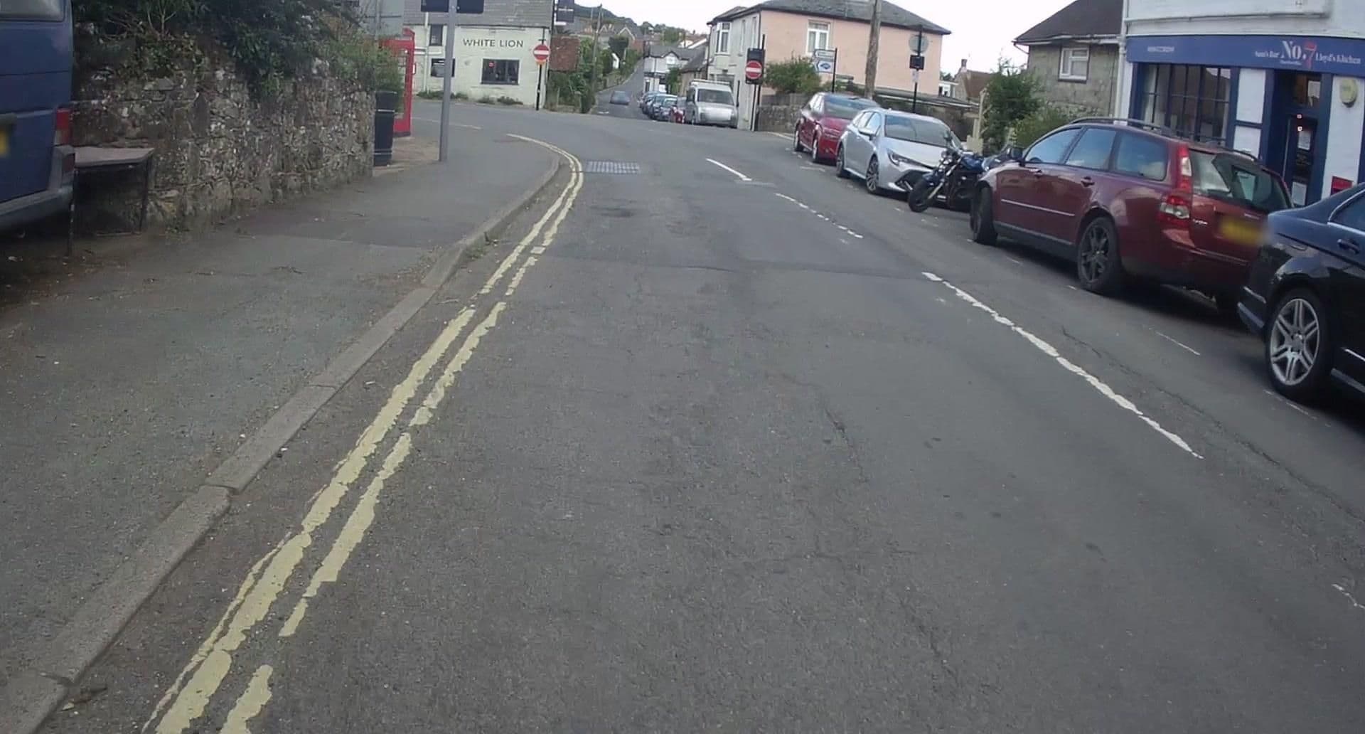 Street view near The White Lion, Niton — © jpennycook (CC BY-SA · Mapillary)