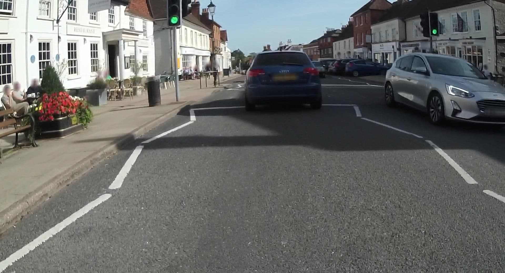 Street view near George Hotel, Odiham — © jpennycook (CC BY-SA · Mapillary)
