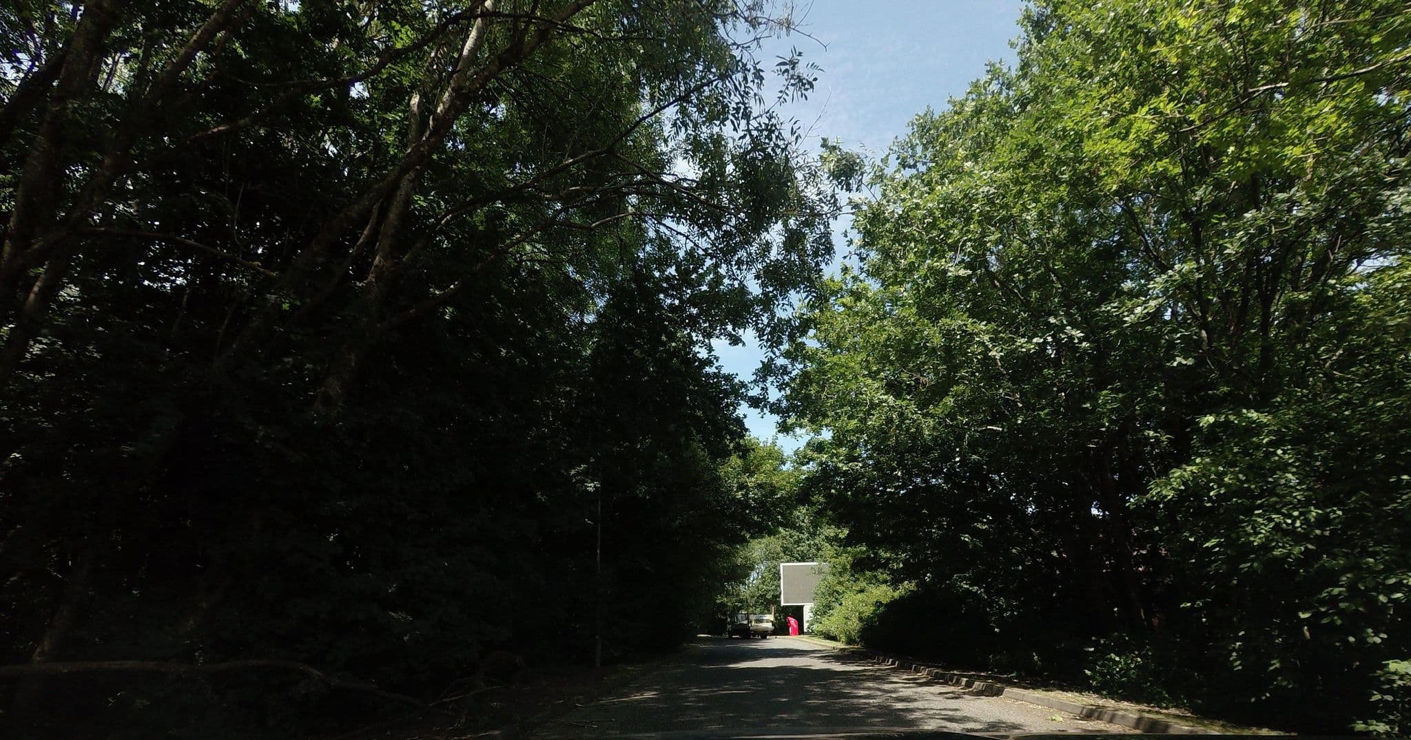Street view near Days Inn by Wyndham Sevenoaks Clacket Lane, Westerham — © tallguy (CC BY-SA · Mapillary)