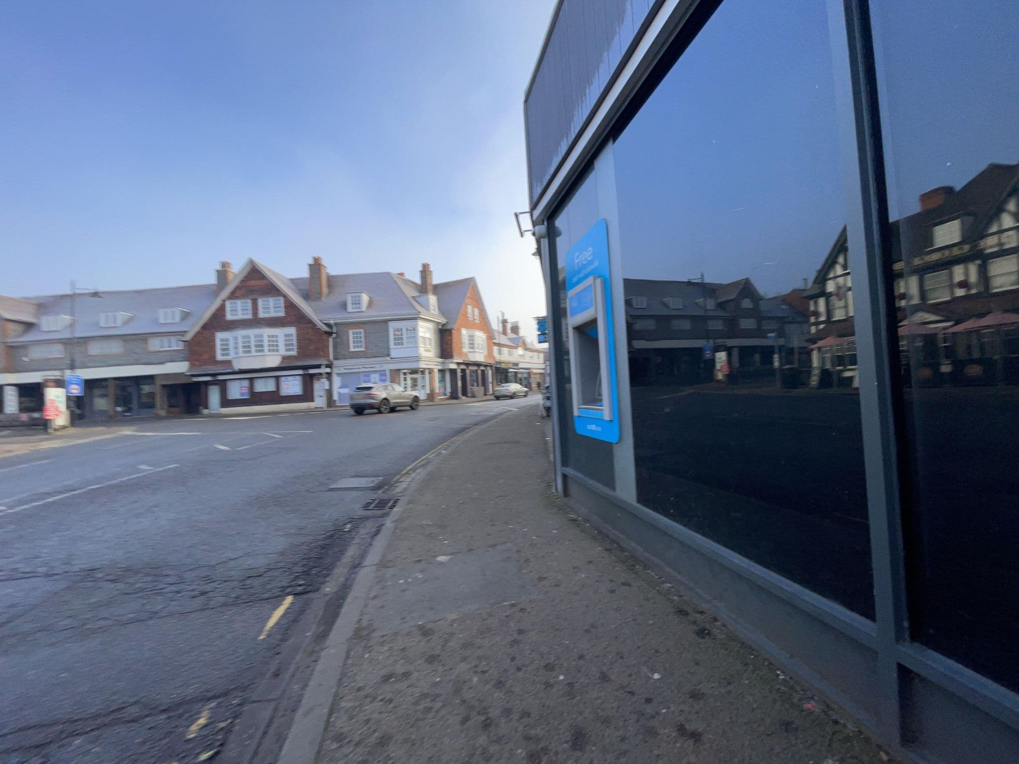 Street view near The George Hotel, Pangbourne — © gness (CC BY-SA · Mapillary)
