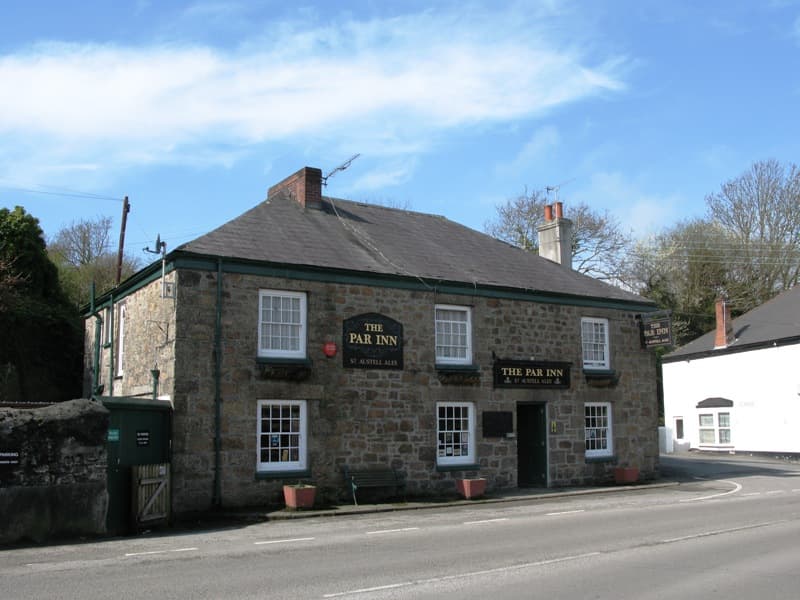 The Par Inn (via Wikimedia Commons, CC BY-SA 4.0)