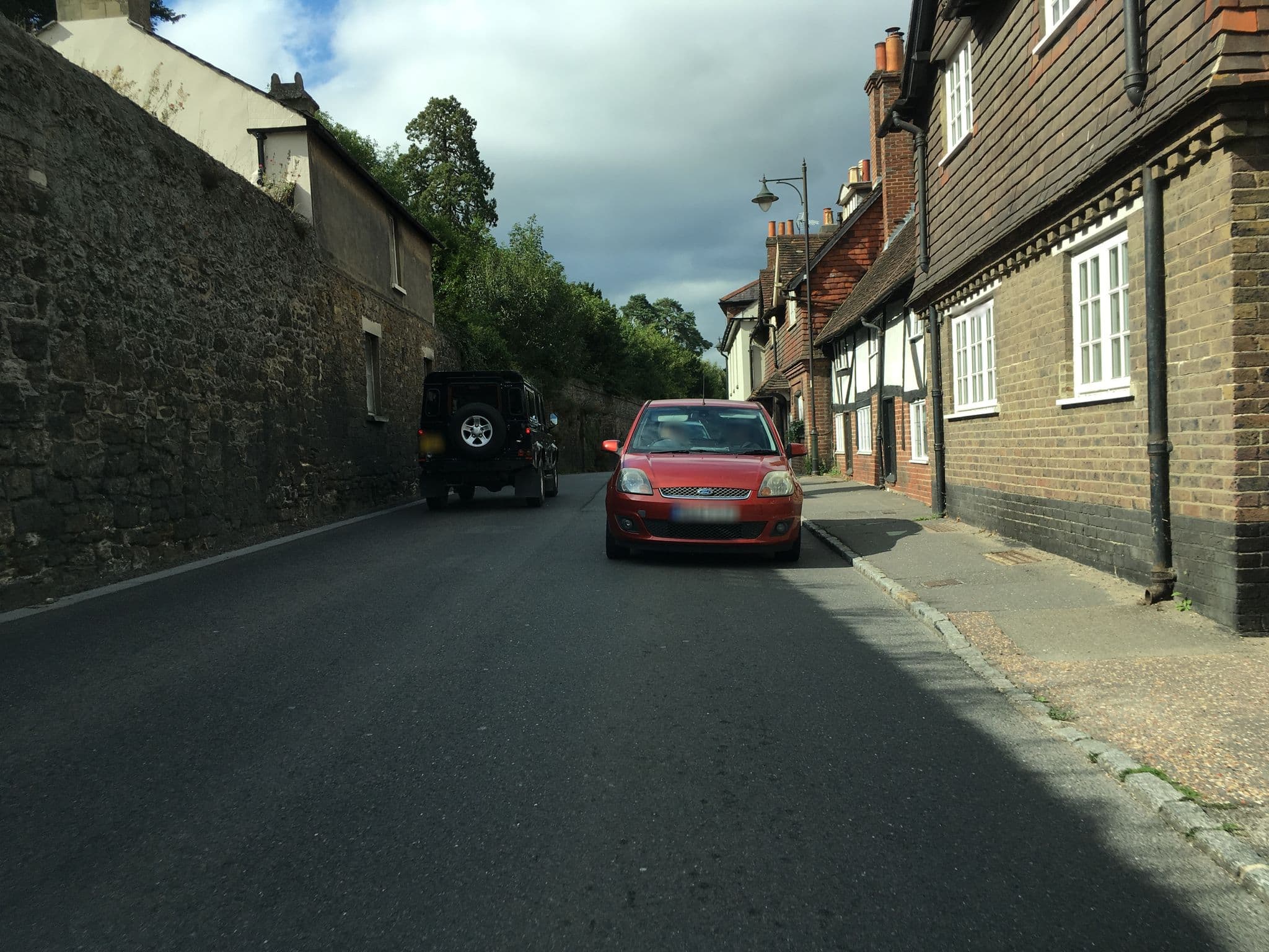 Street view near Honeysuckle Cottage, Petworth — © southglos (CC BY-SA · Mapillary)