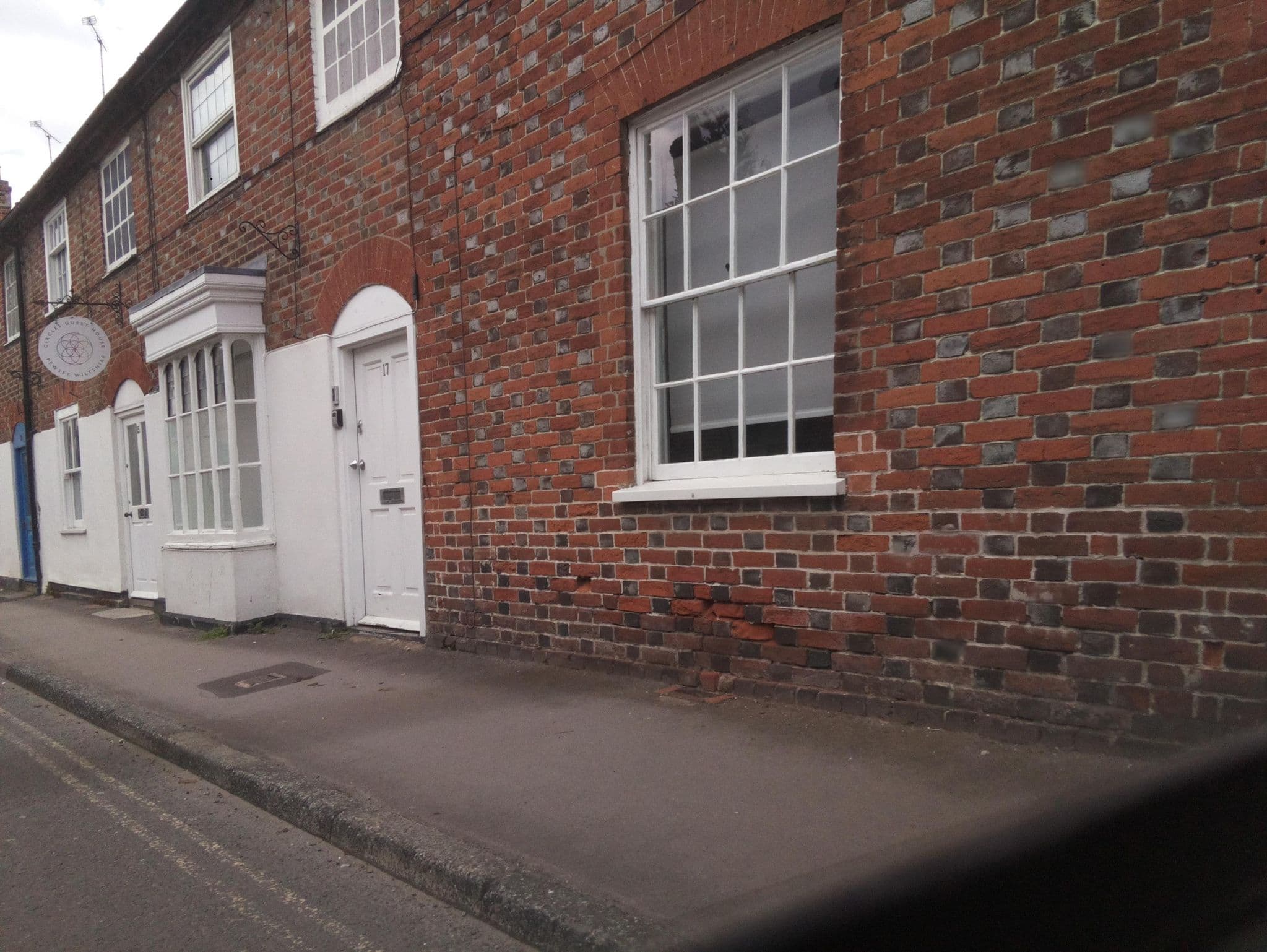 Street view near Circles Guest House, Pewsey — © southglos (CC BY-SA · Mapillary)