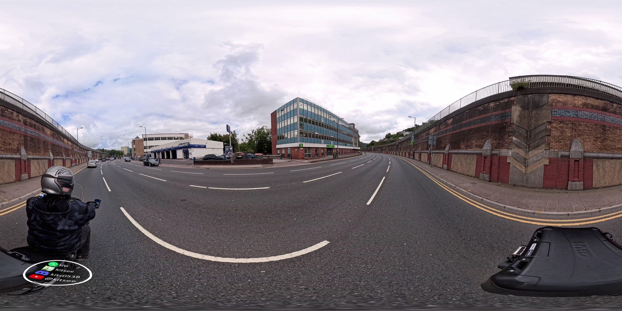 Street view near Greyhound Hotel, Pontypridd — © kits (CC BY-SA · Mapillary)