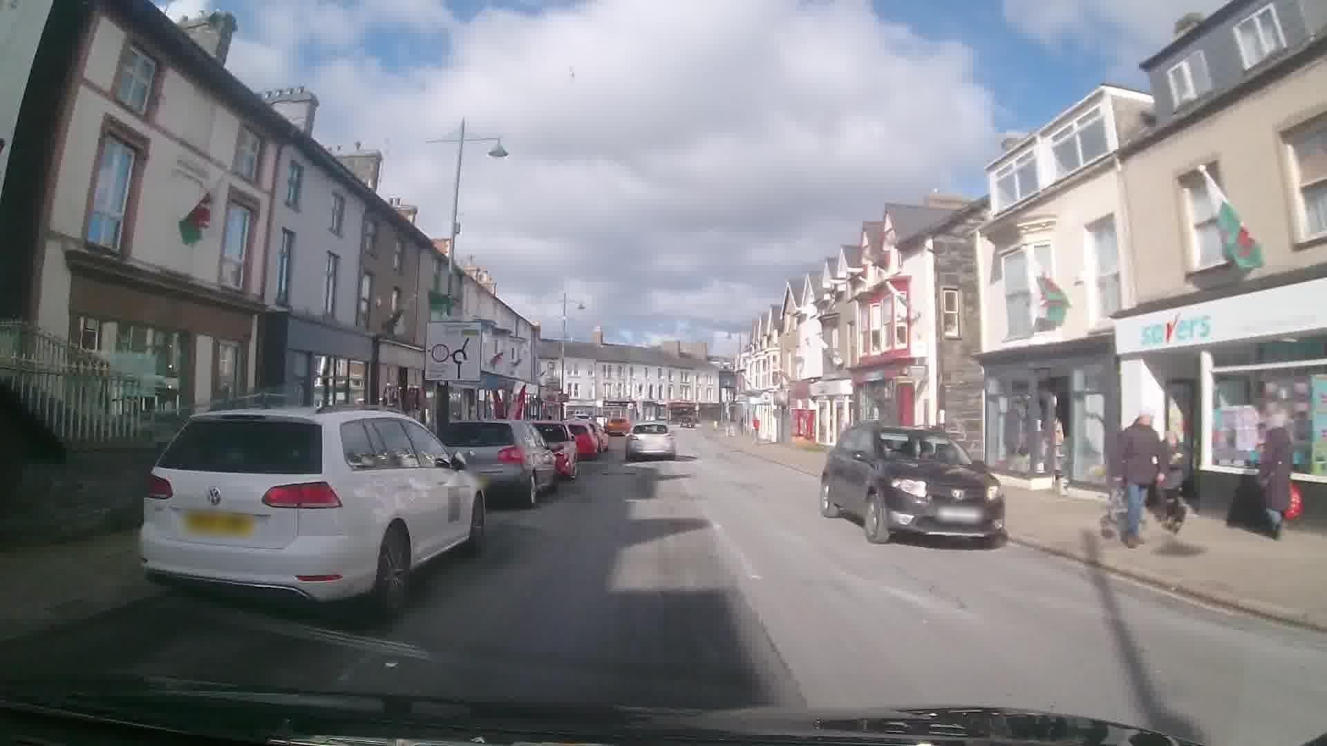 Street view near Alex Hotel, Porthmadog — © trigpoint (CC BY-SA · Mapillary)