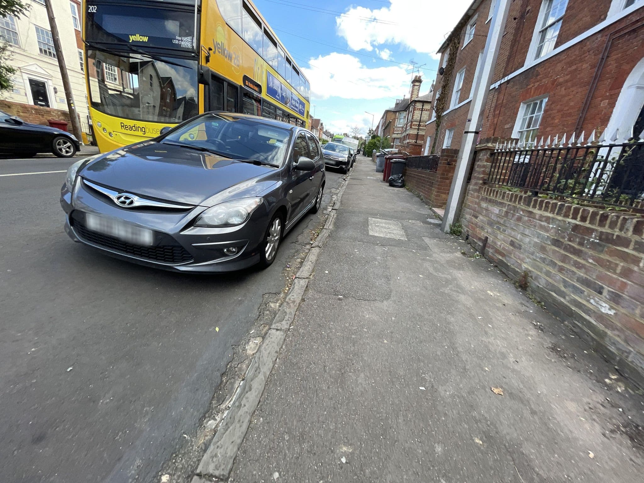 Street view near Hotel Amano, Reading — © 4004 (CC BY-SA · Mapillary)