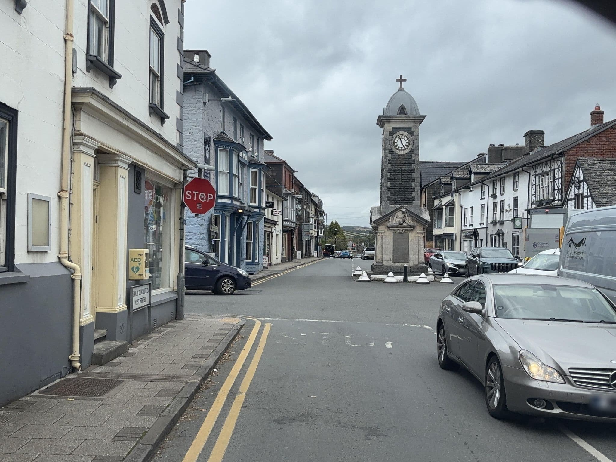Street view near THE CASTLE HOTEL, Rhayader — © swinetown (CC BY-SA · Mapillary)