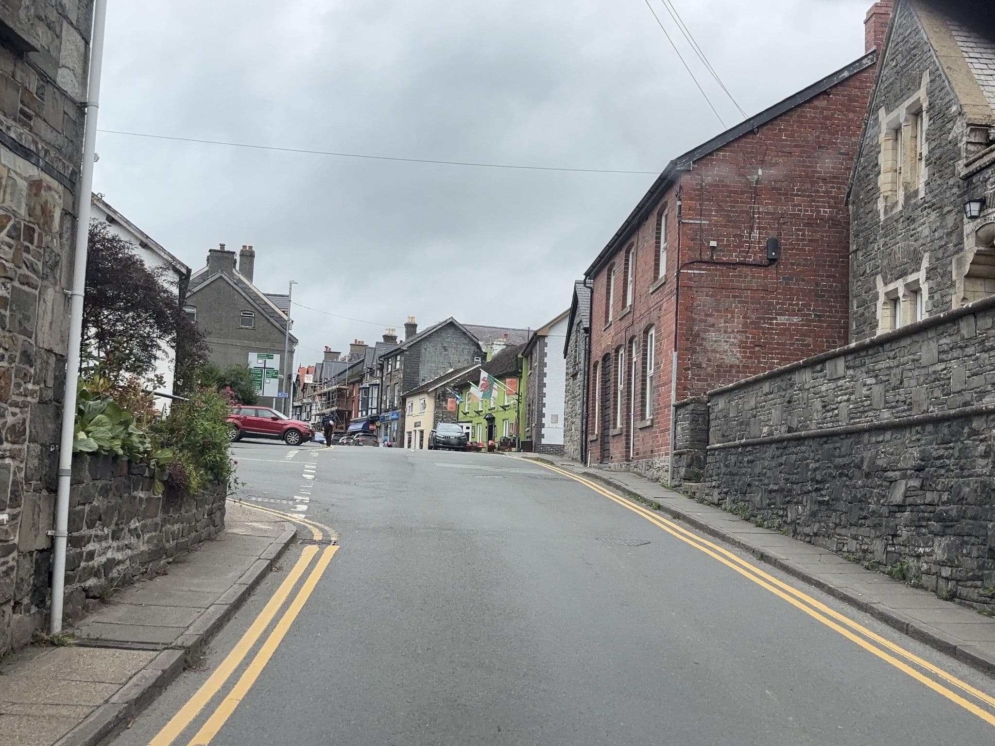 Street view near Cornhill Inn, Rhayader — © swinetown (CC BY-SA · Mapillary)