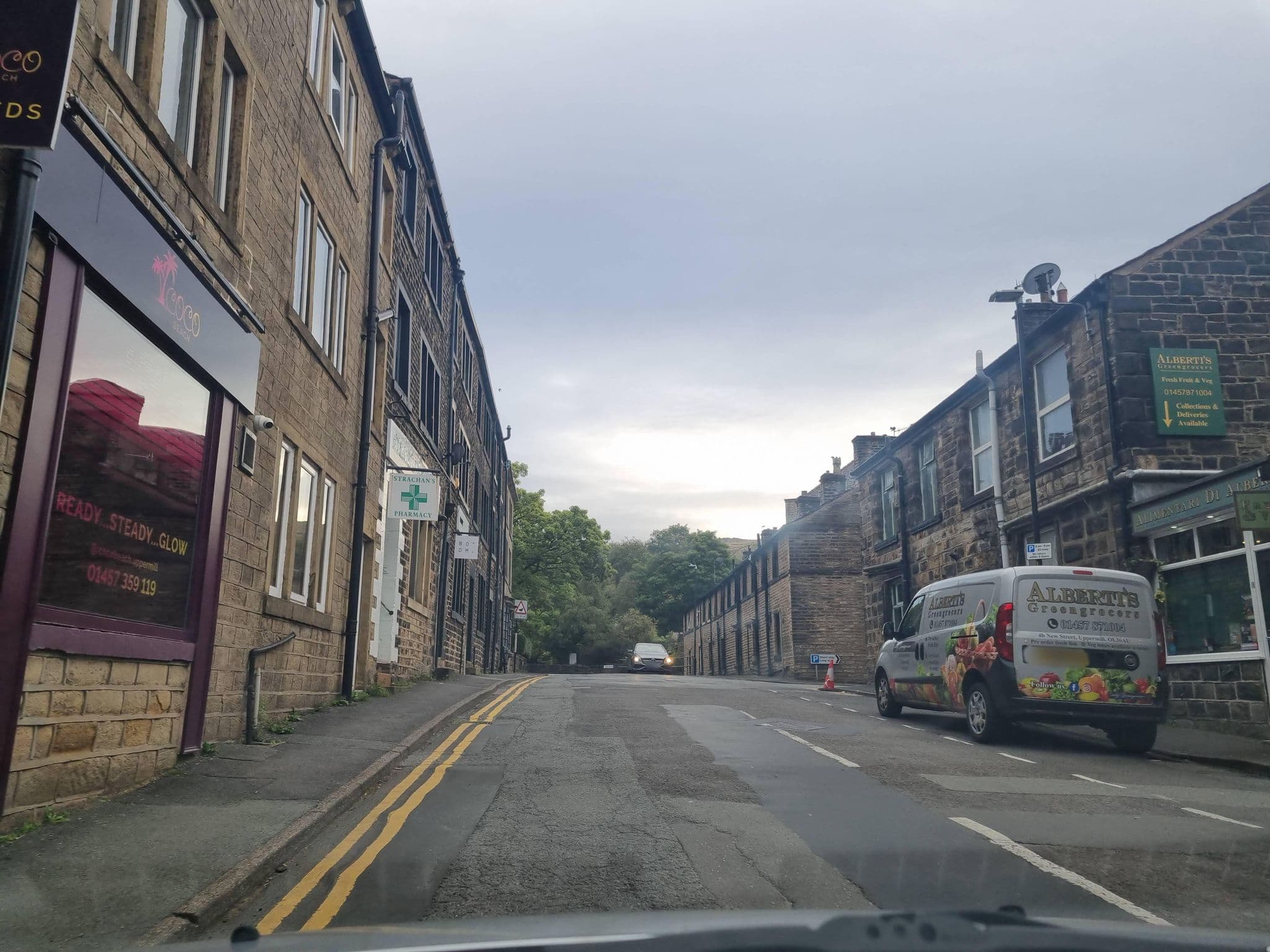 Street view near Commercial Hotel (Stop B), Uppermill — © mappo2 (CC BY-SA · Mapillary)
