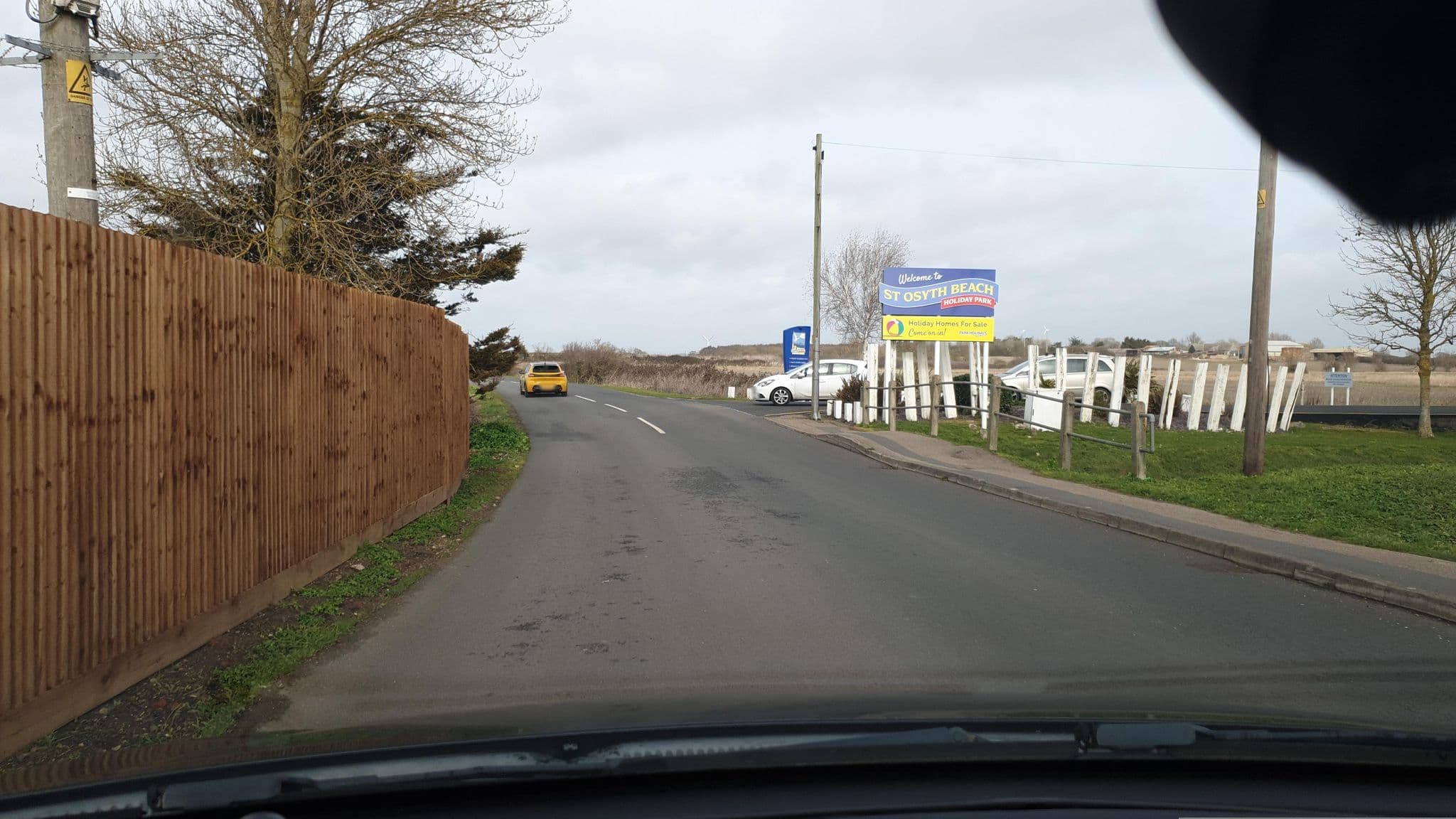 Street view near St Osyth Beach Holiday Park, Saint Osyth — © edloach (CC BY-SA · Mapillary)