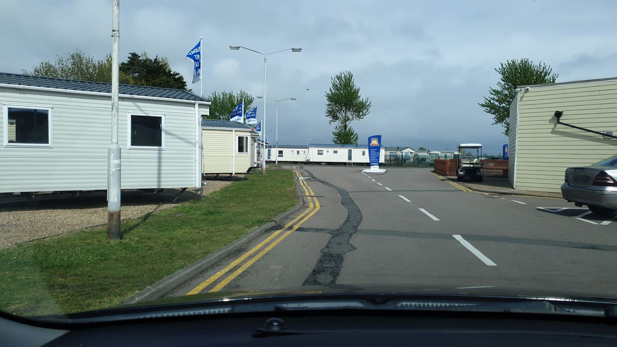 Street view near Seawick Holiday Park, Saint Osyth — © edloach (CC BY-SA · Mapillary)