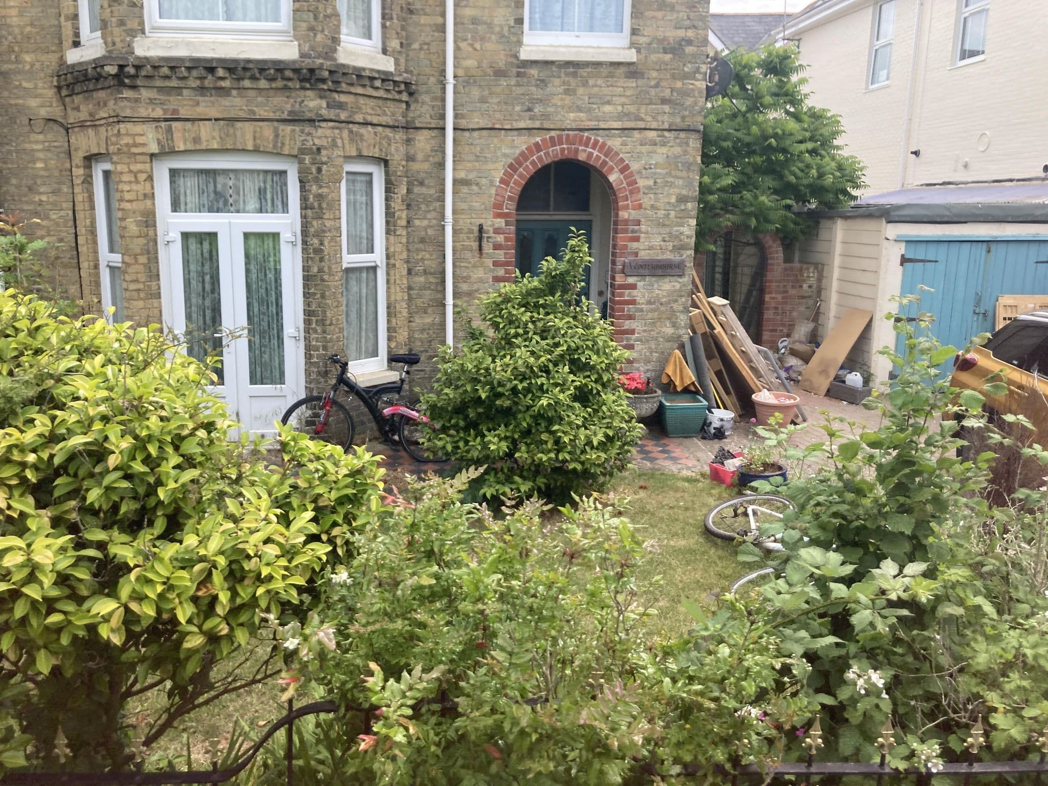 Street view near Heatherleigh Guest House, Shanklin — © cjmalone (CC BY-SA · Mapillary)
