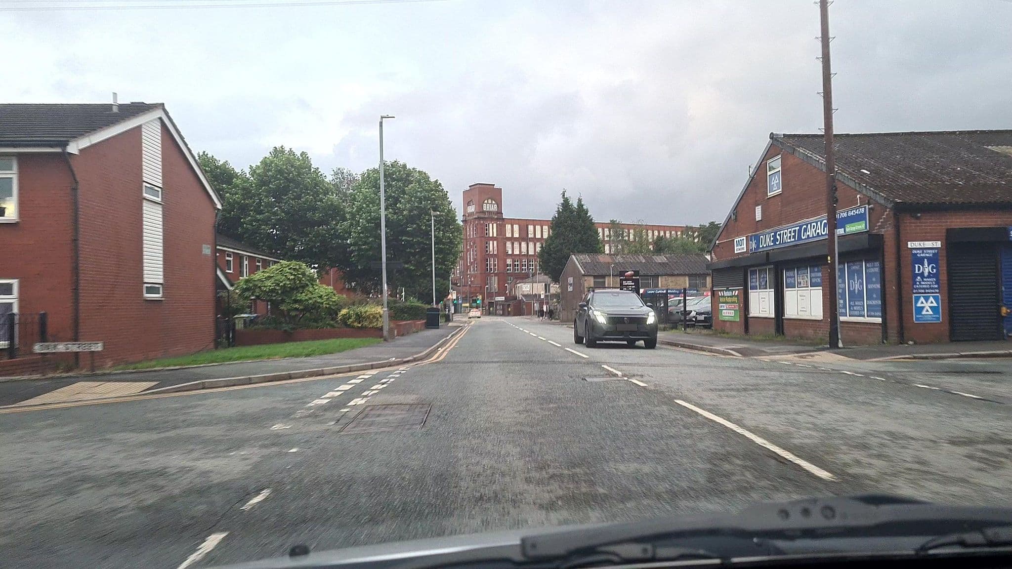 Street view near QAK House B&B Hotel, Shaw — © mappo2 (CC BY-SA · Mapillary)