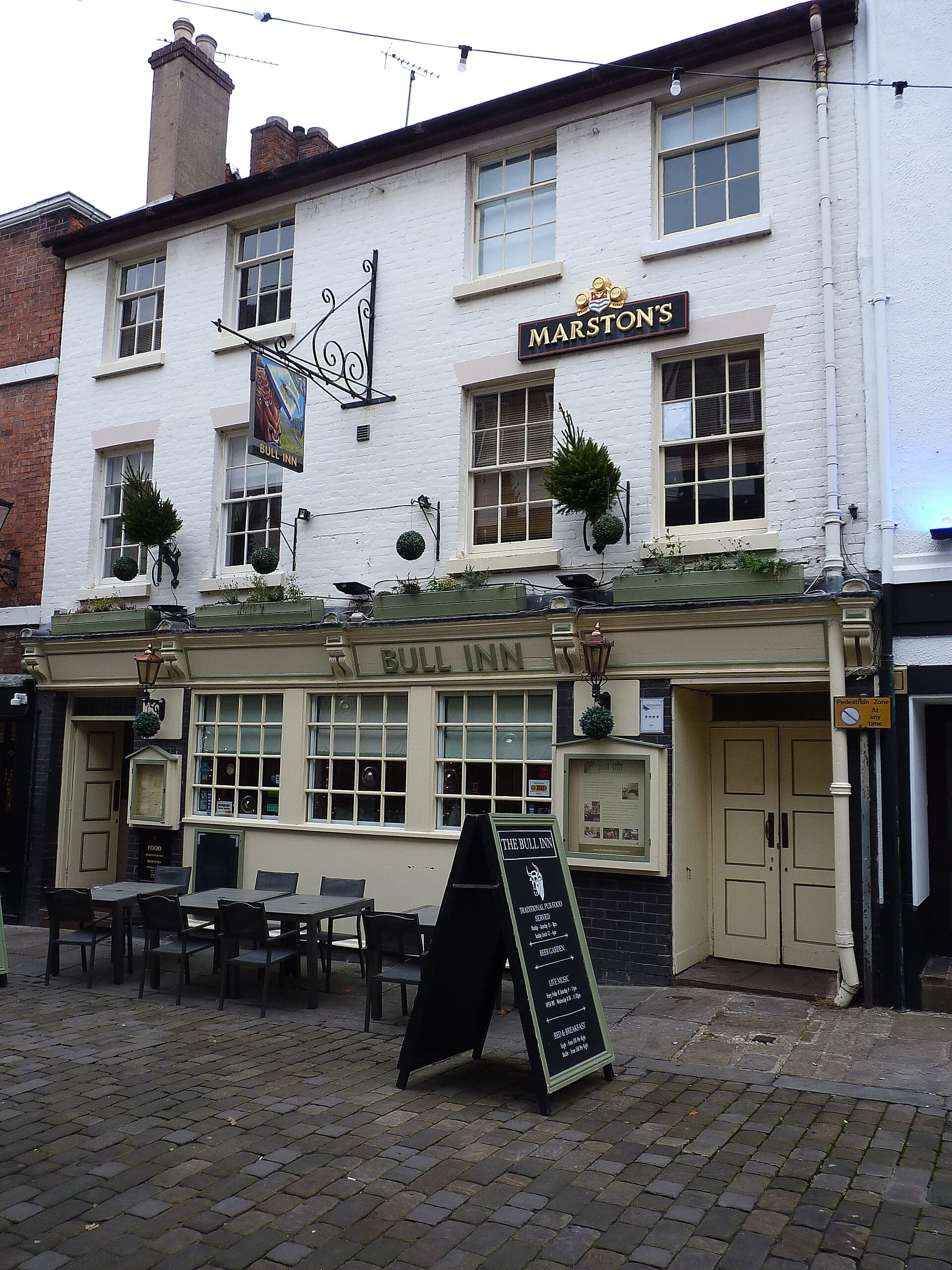 The Bull Inn (via Wikimedia Commons, CC BY-SA 2.0)