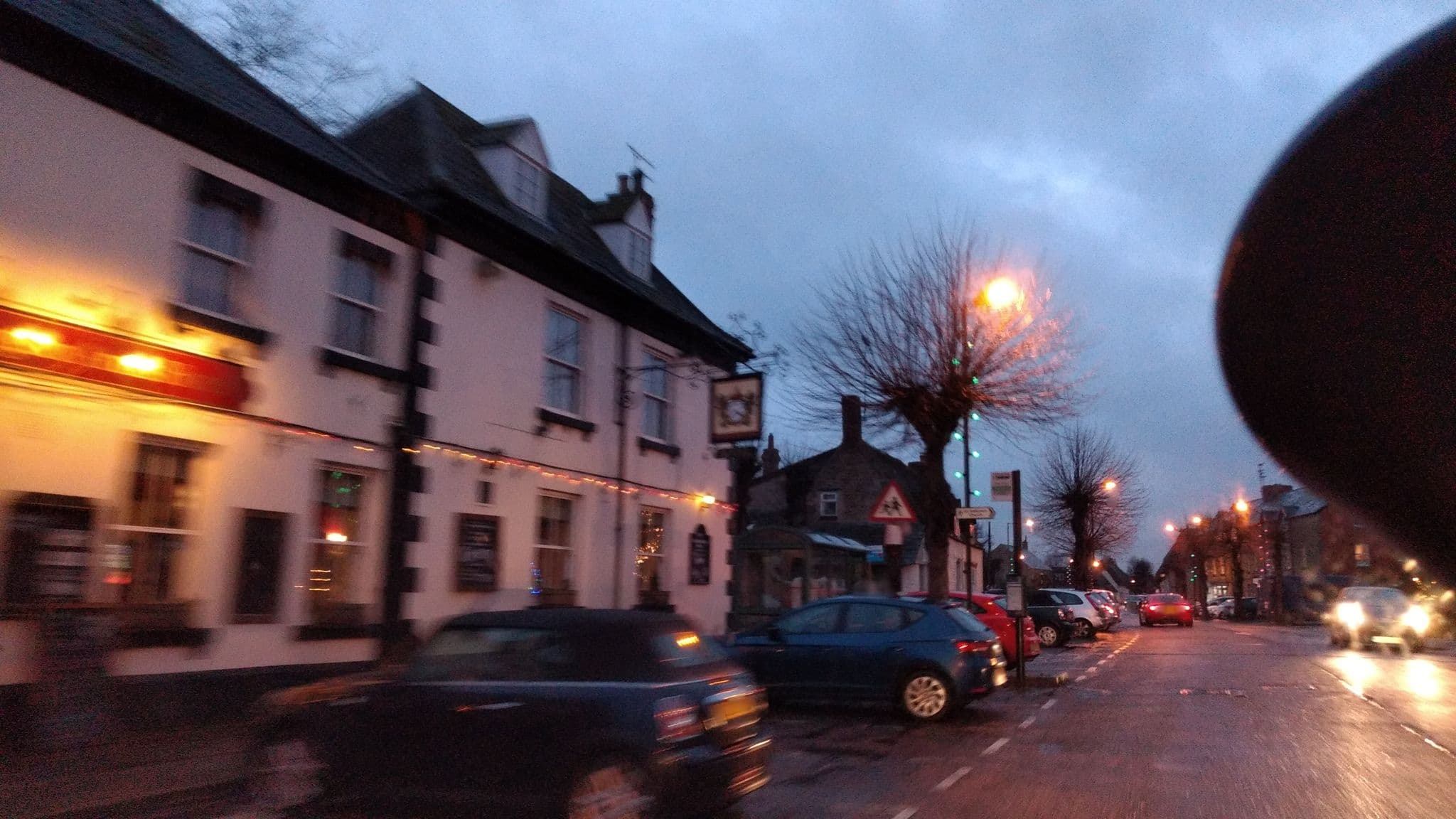 Street view near Barrington Arms Hotel, Shrivenham — © chris_debian (CC BY-SA · Mapillary)