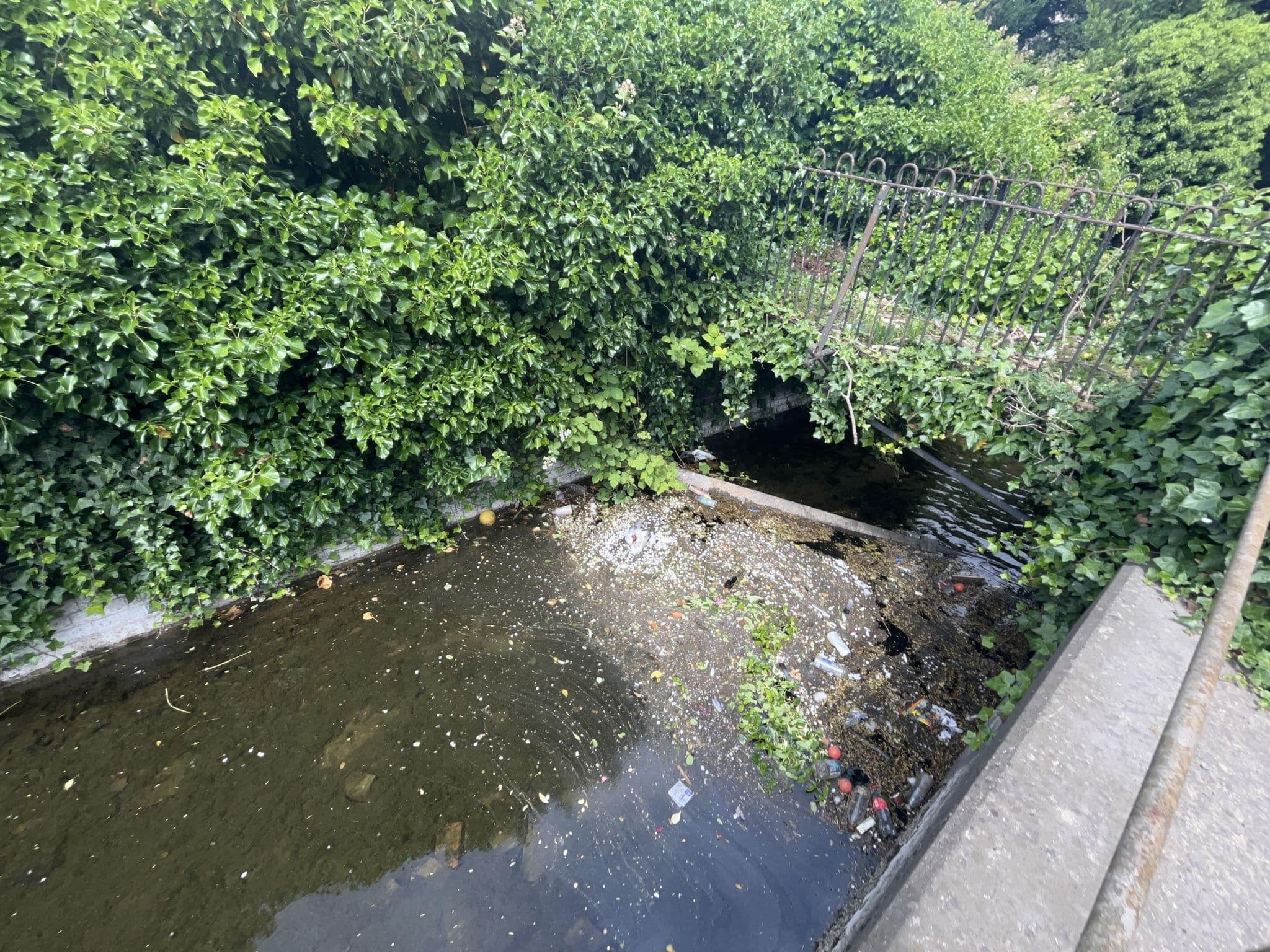 Street view near Riverside Guest House, Sleaford — © sandy_rogers (CC BY-SA · Mapillary)