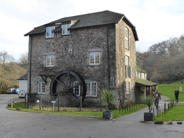 Turtley Corn Mill (via Wikimedia Commons, CC BY-SA 2.0)
