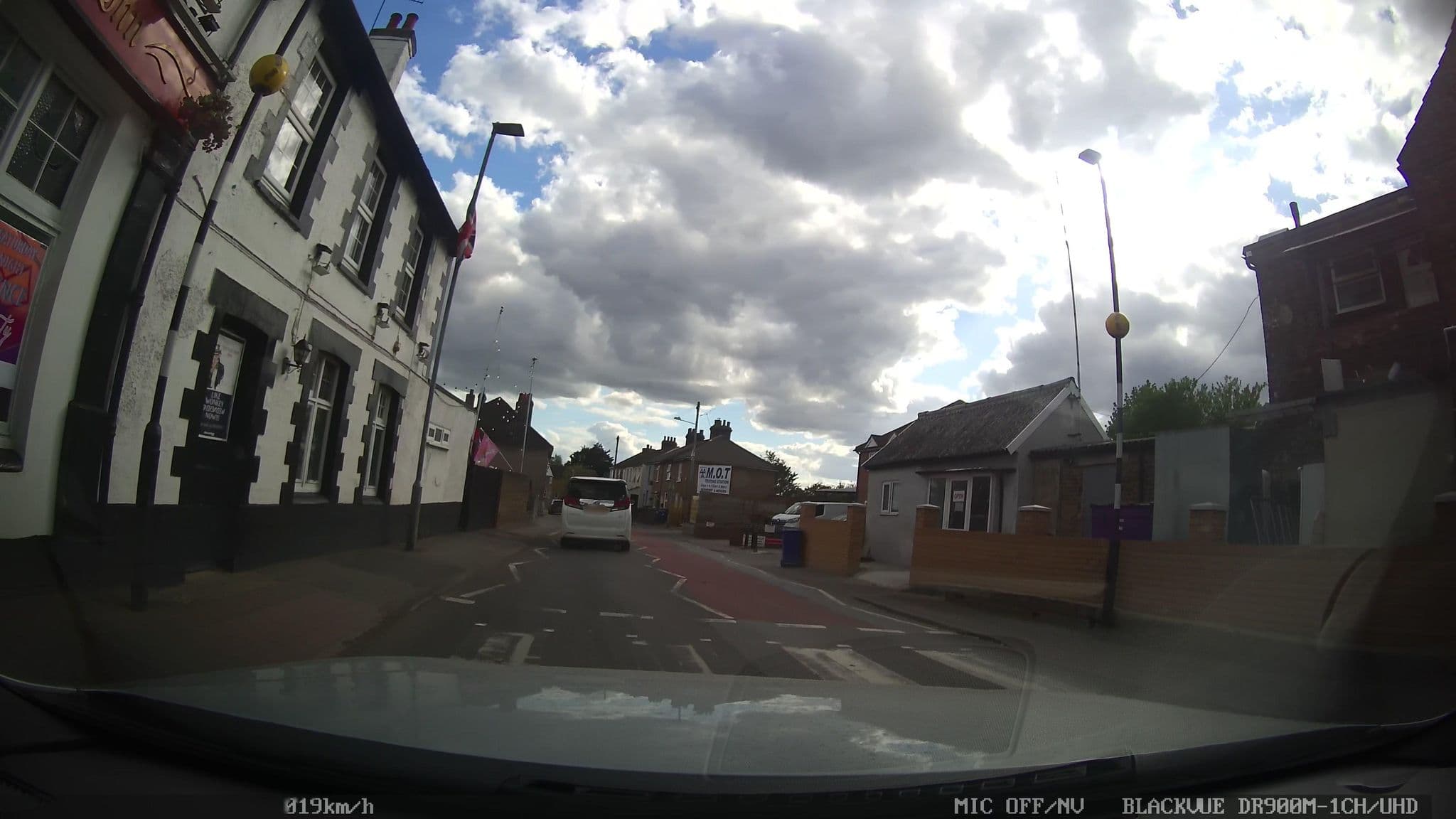 Street view near The Old Ship Inn Public House, Aveley — © Semir_Mapillary (CC BY-SA · Mapillary)