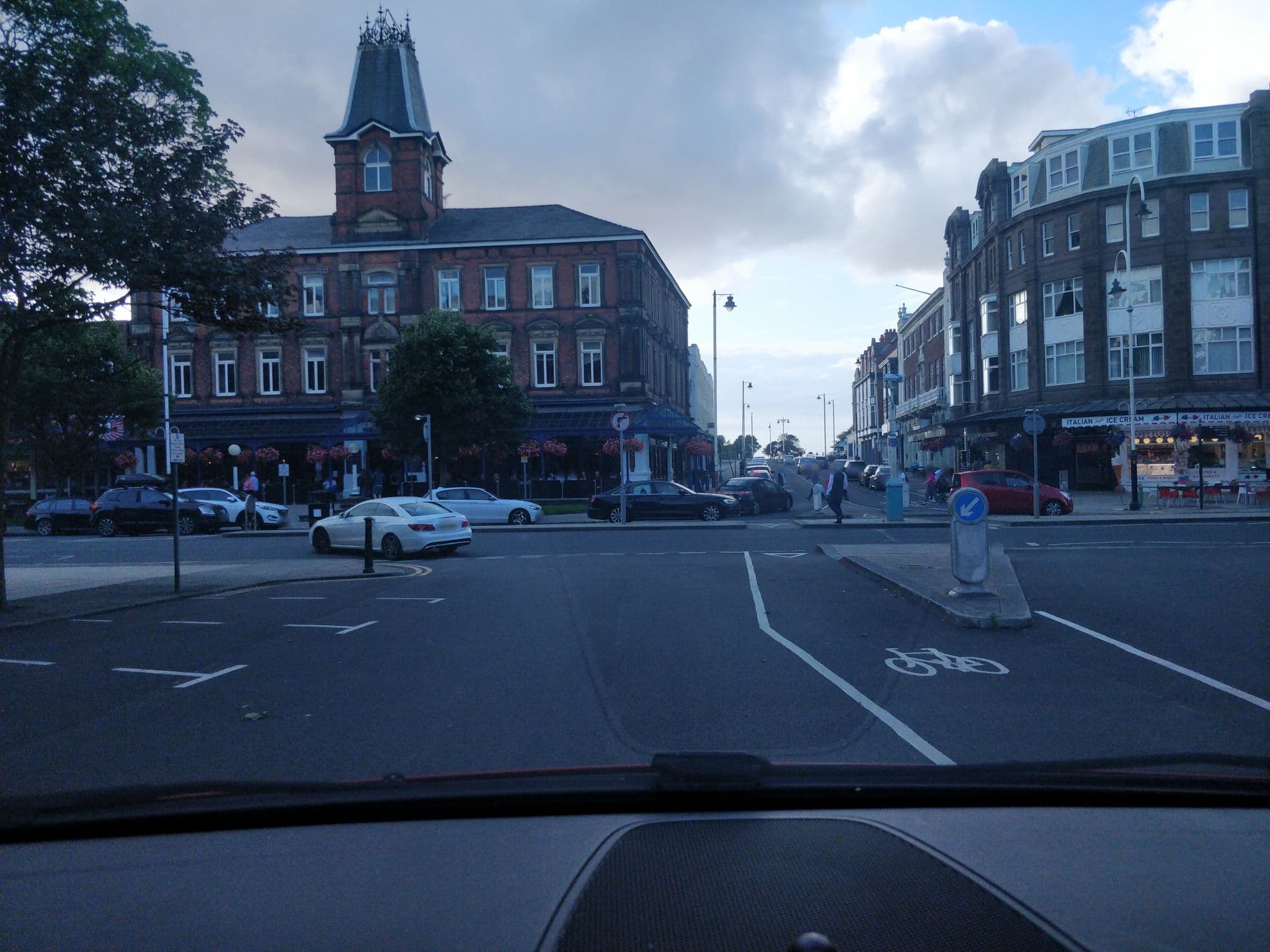 Street view near Hotel look like a ship waterfront, Southport — © davidsong (CC BY-SA · Mapillary)