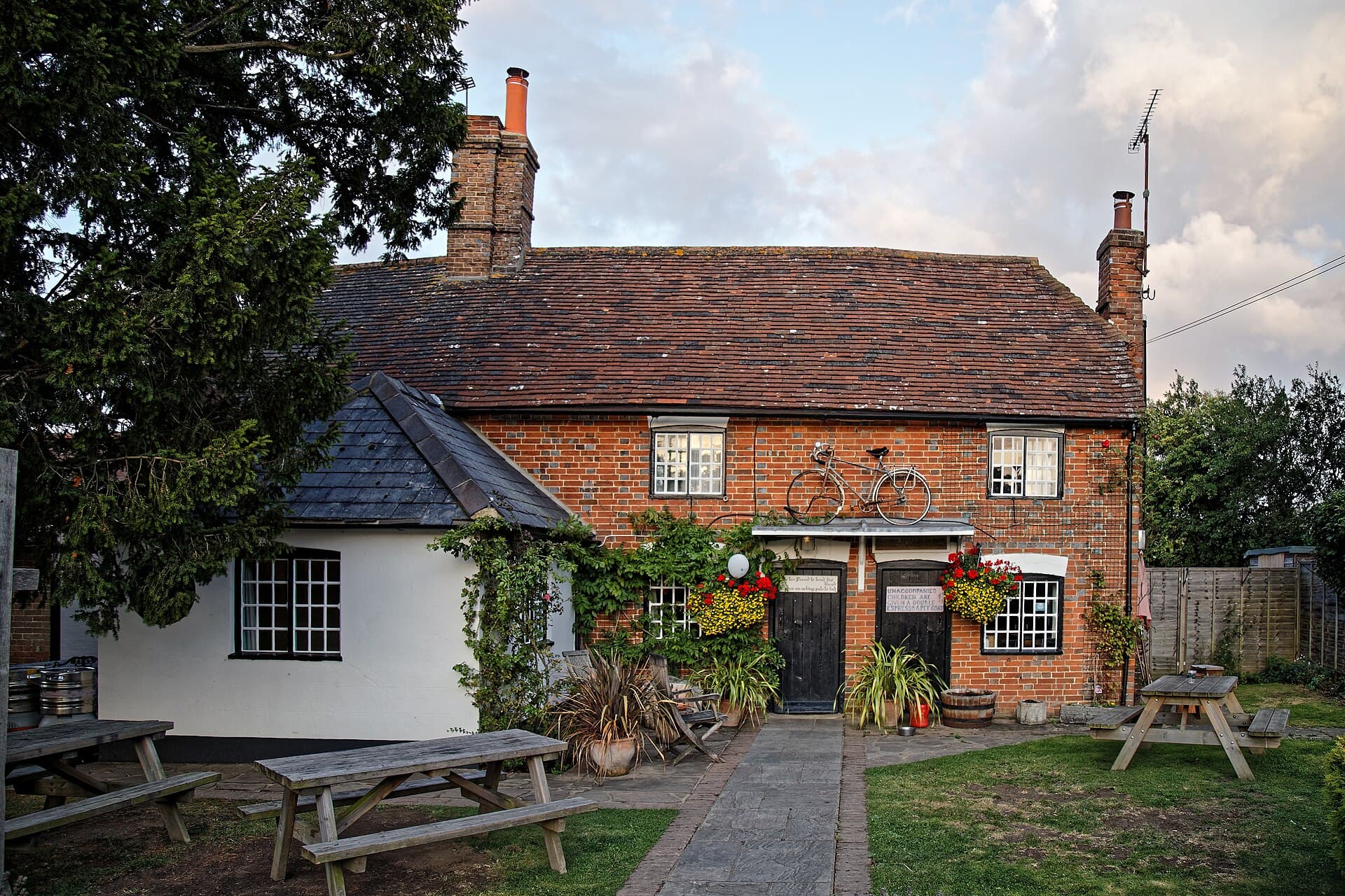 The George & Dragon (via Wikimedia Commons, CC BY-SA 4.0)