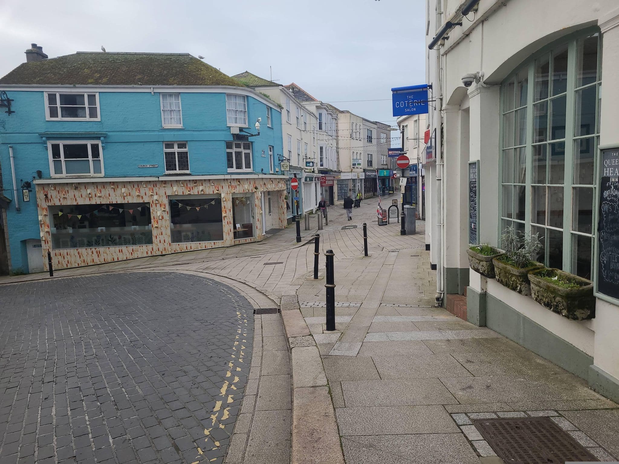 Street view near The Queens Head Hotel, St Austell — © MitchB (CC BY-SA · Mapillary)