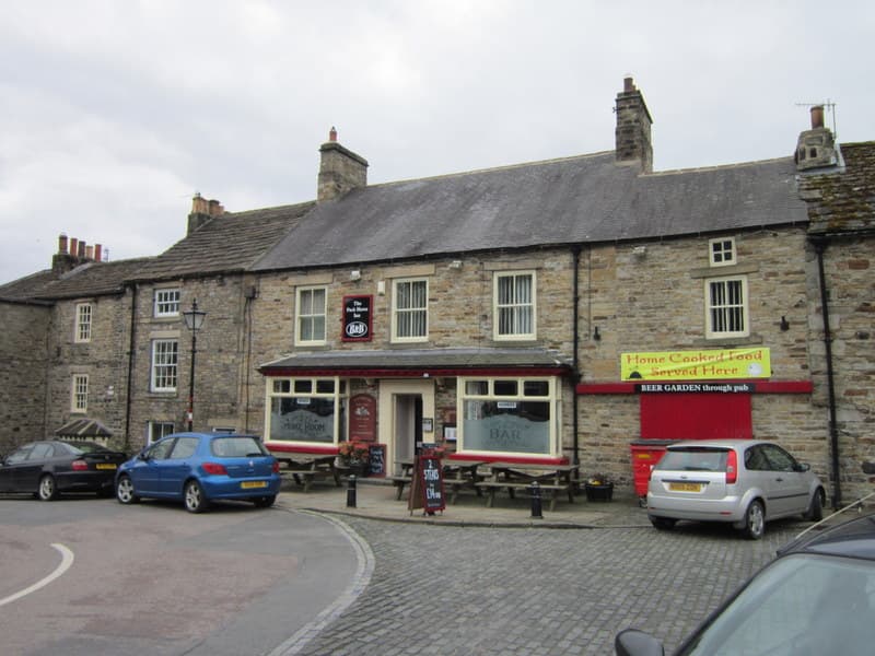 Pack Horse Inn (via Wikimedia Commons, CC BY-SA 2.0)