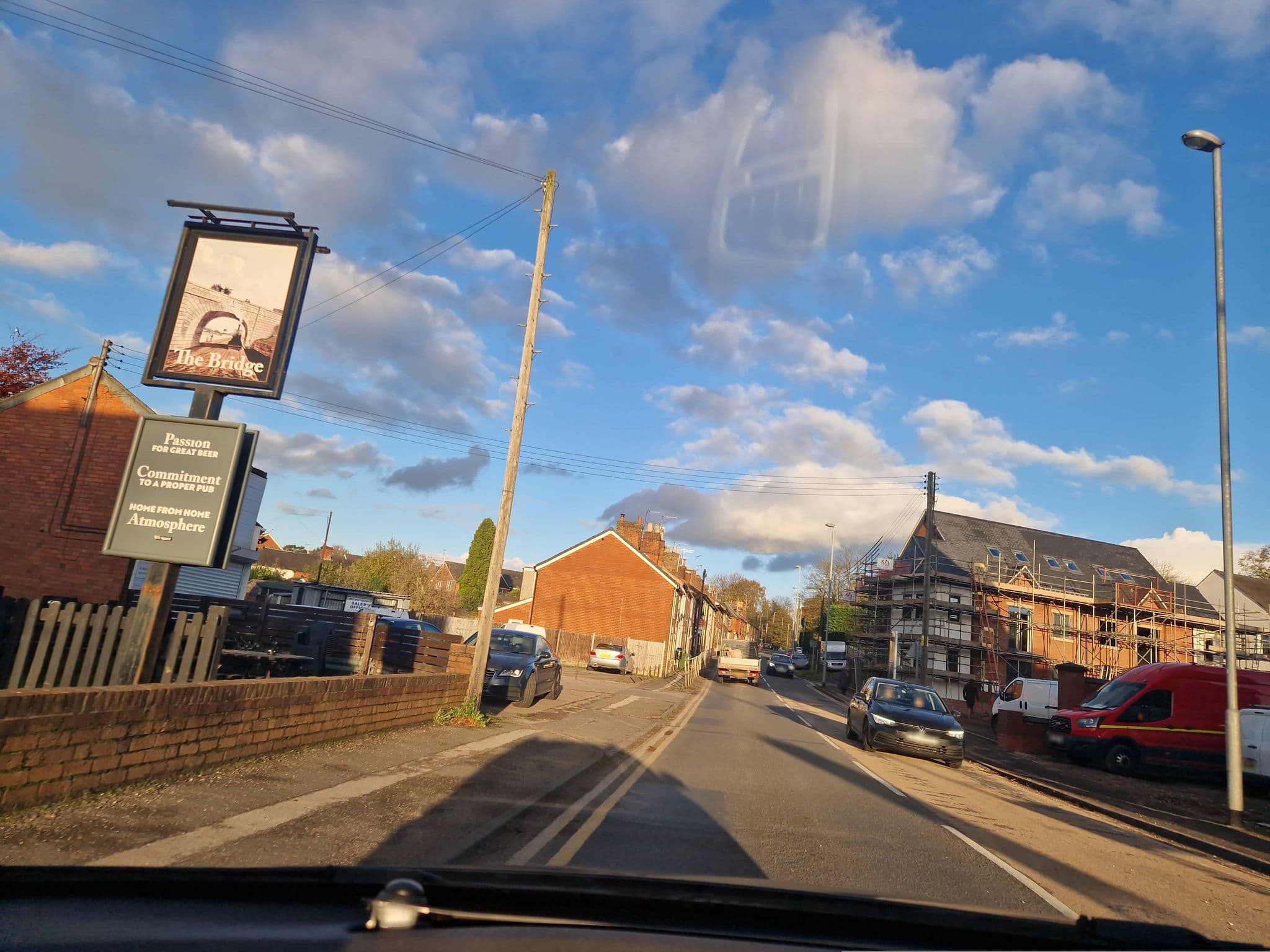 Street view near The Bridge Inn, Stone — © edloach (CC BY-SA · Mapillary)