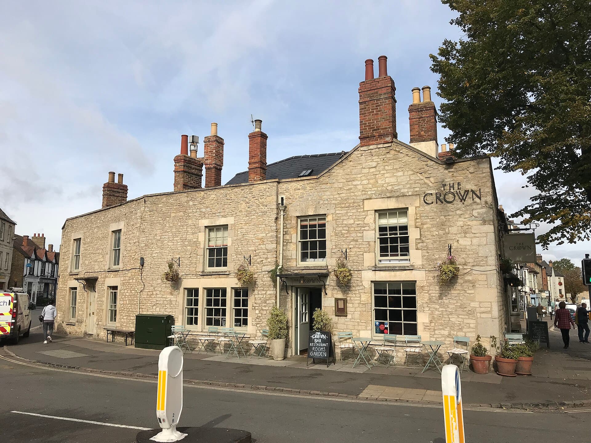 The Crown Inn (via Wikimedia Commons, CC BY-SA 2.0)
