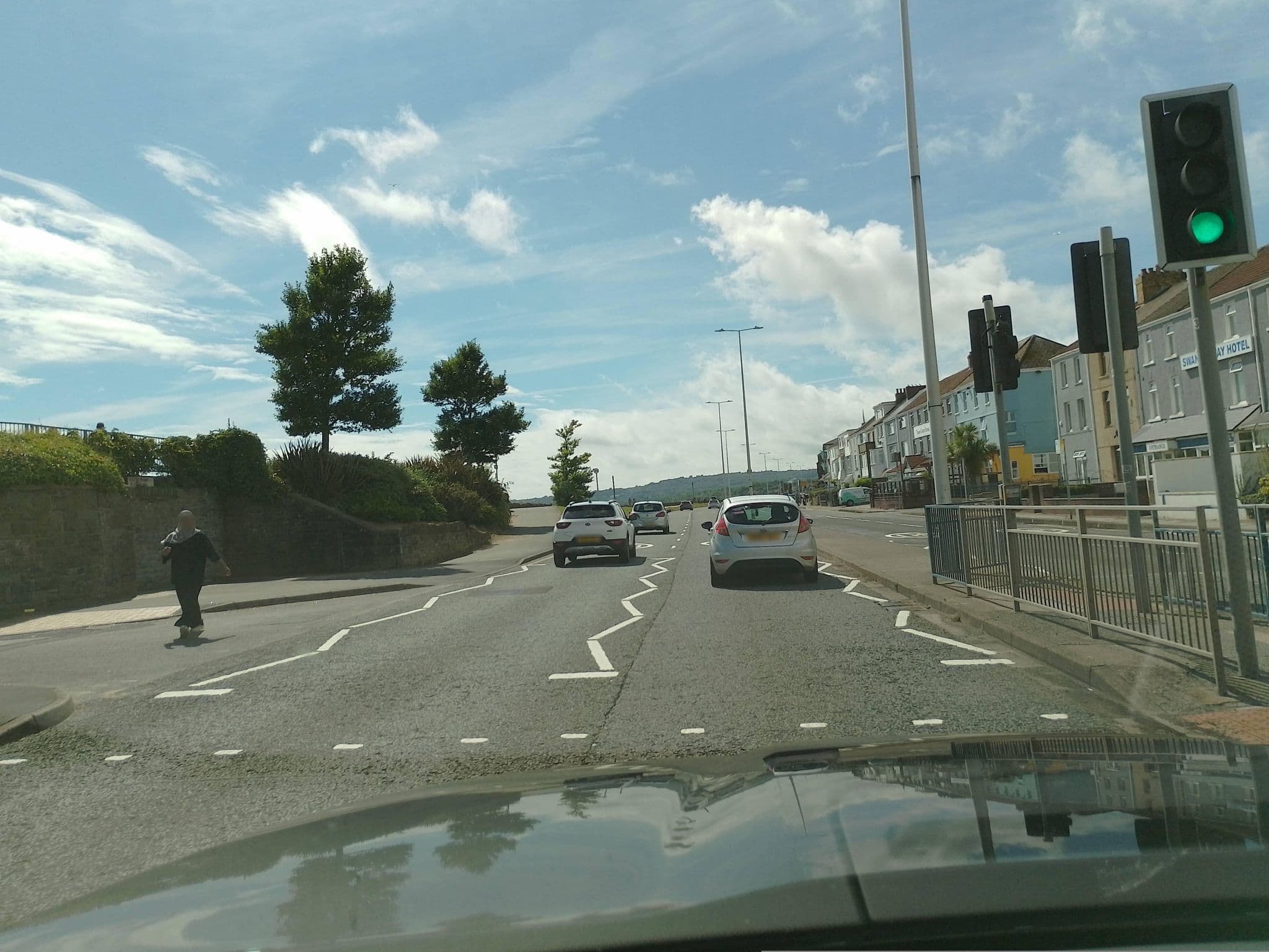 Street view near Oyster Hotel, Swansea — © laye (CC BY-SA · Mapillary)