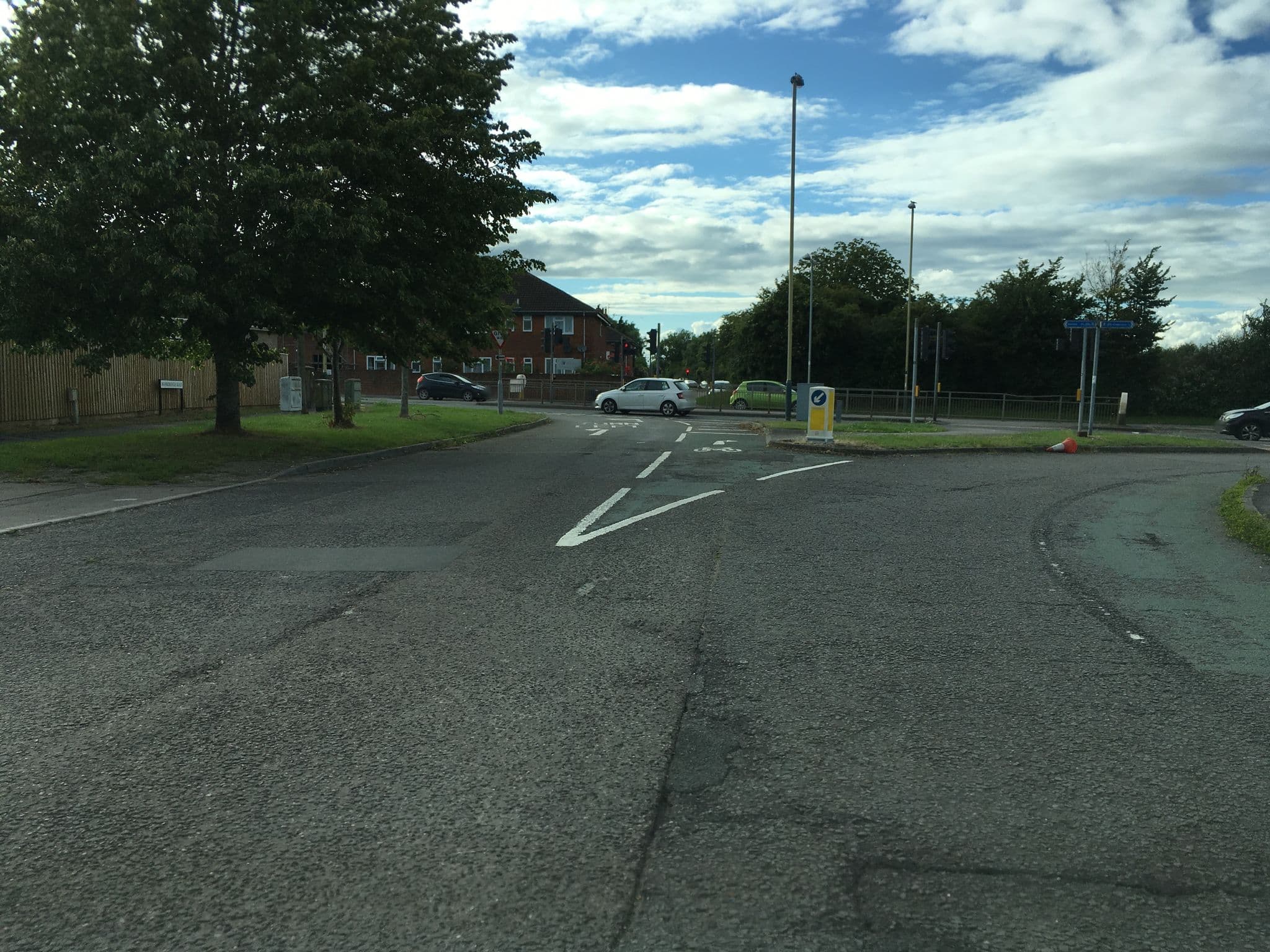 Street view near The White Hart, Swindon — © southglos (CC BY-SA · Mapillary)