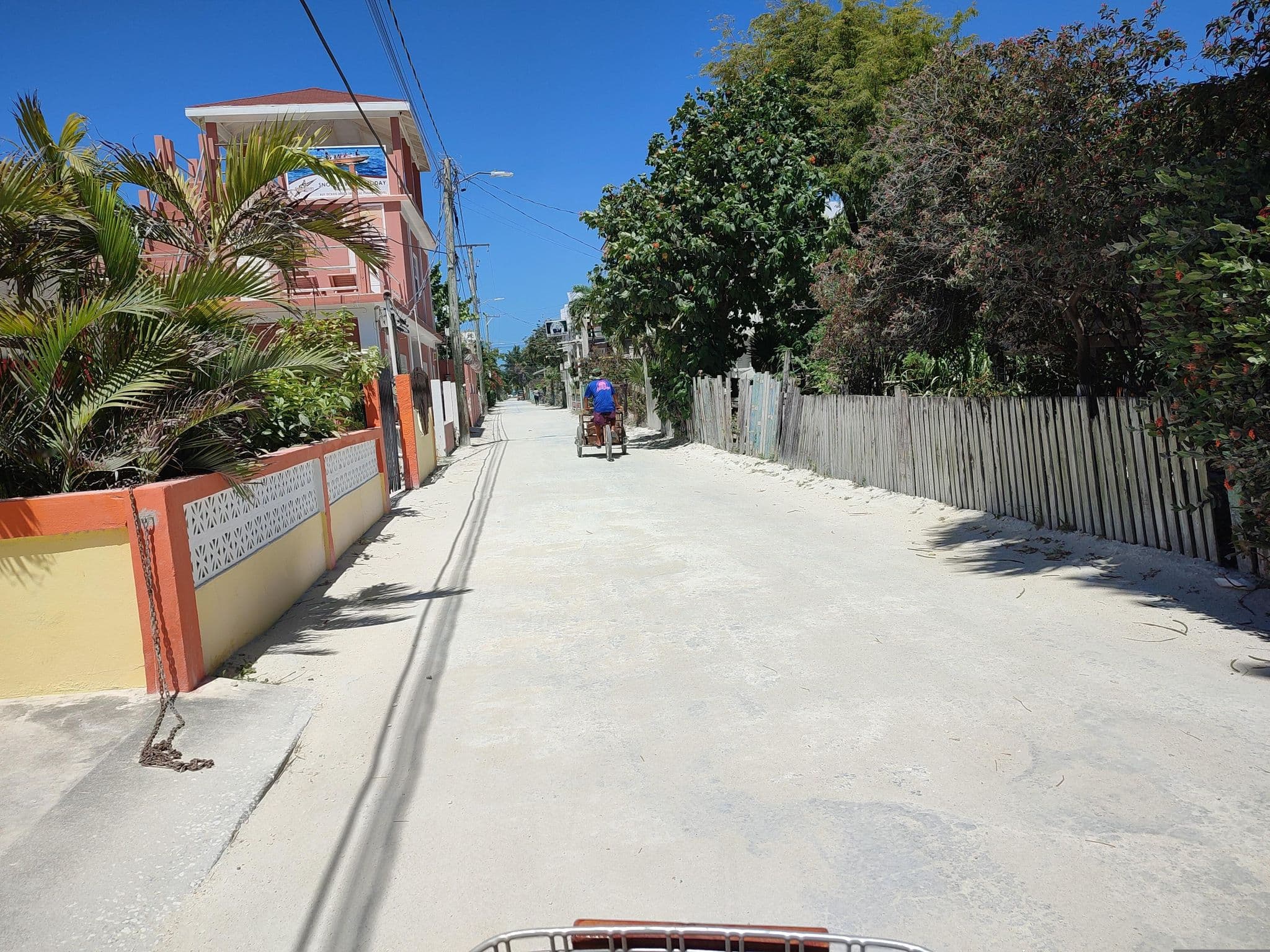 Street view near Tropical Paradise Hotel, Caye Caulker — © charlieplett (CC BY-SA · Mapillary)