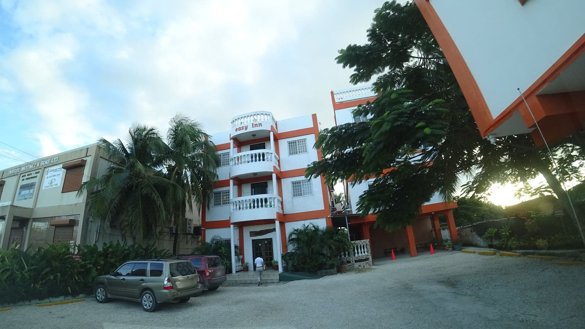 Street view near Easy Inn, Belize City — © danbjoseph (CC BY-SA · Mapillary)