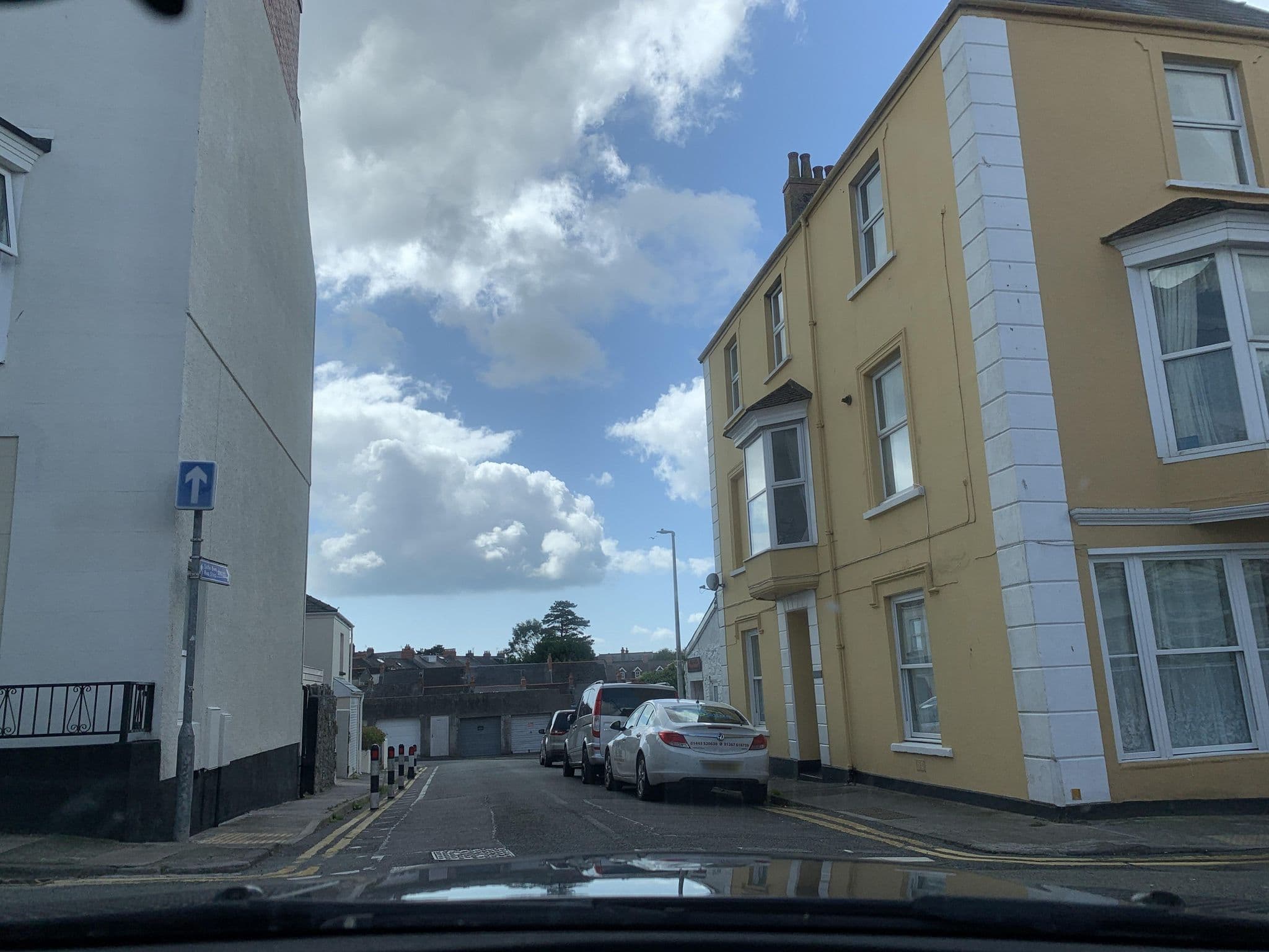 Street view near Kingsbridge Guest House, Tenby — © laye (CC BY-SA · Mapillary)