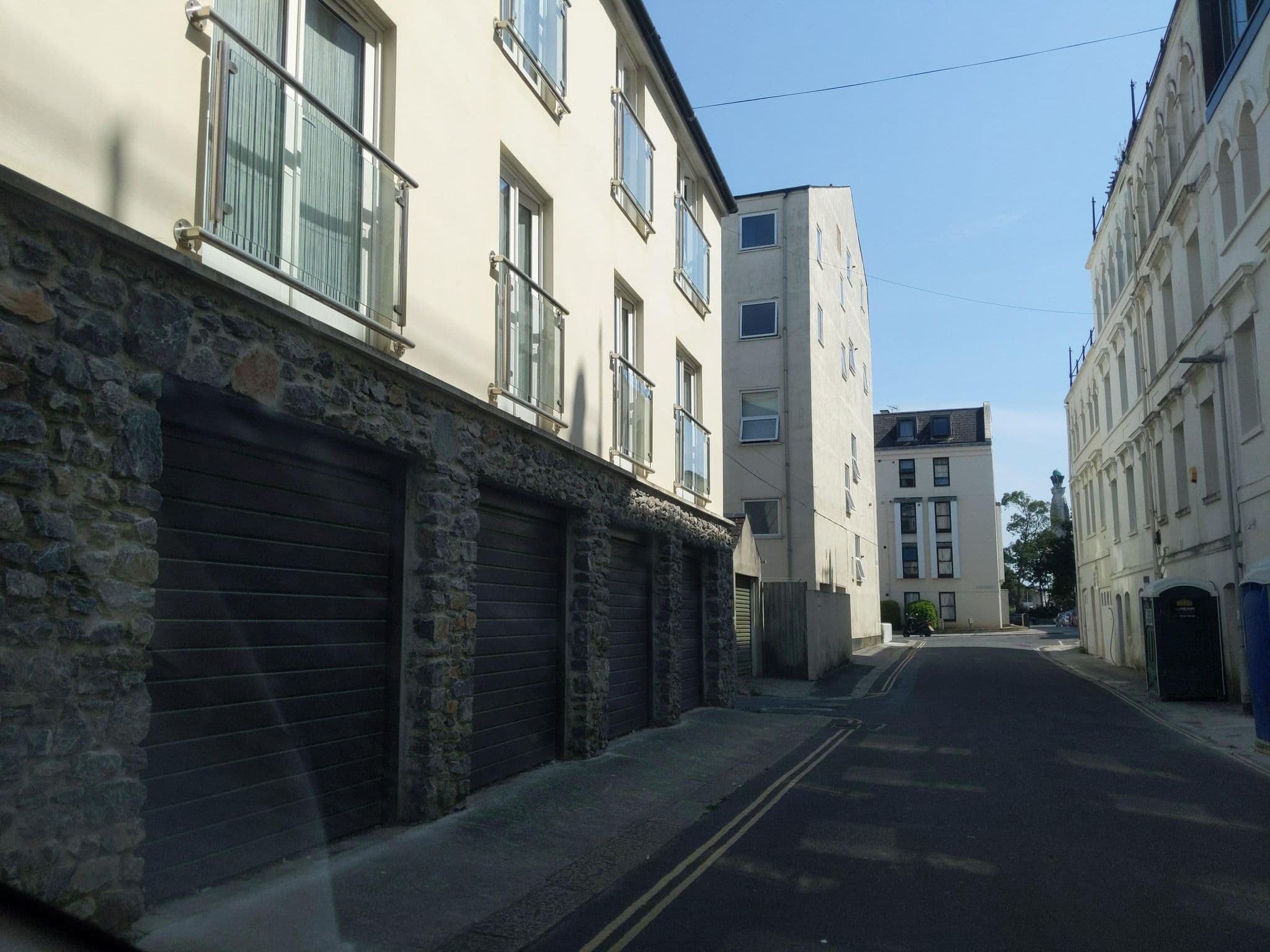 Street view near Fox on the Hoe, Plymouth — © WaggyDog (CC BY-SA · Mapillary)
