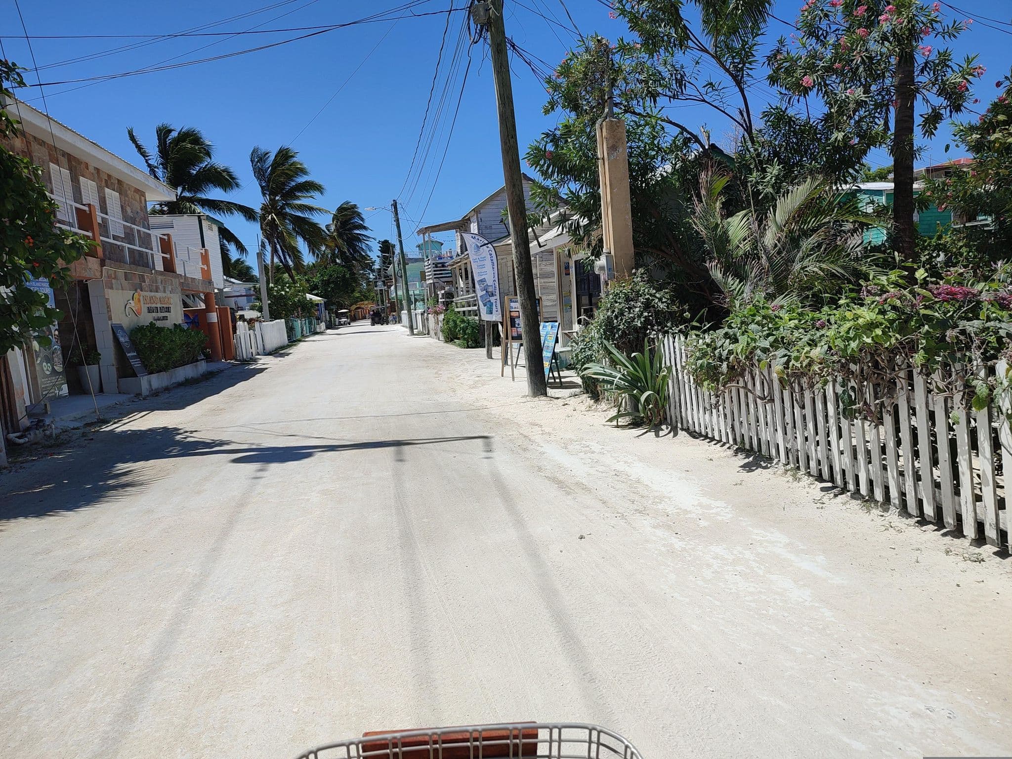 Street view near Amanda's Place, Caye Caulker — © charlieplett (CC BY-SA · Mapillary)