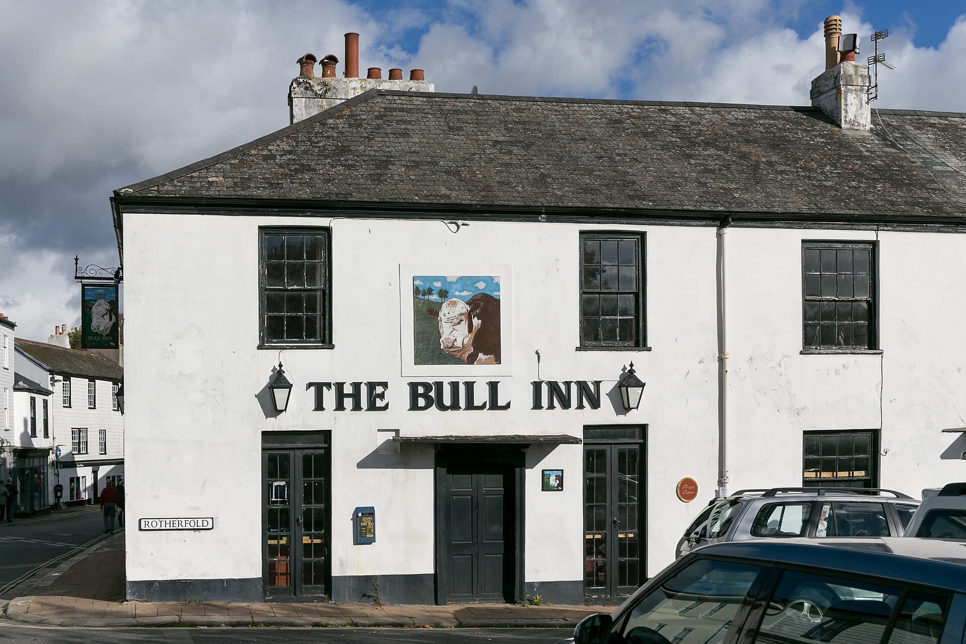 The Bull Inn (via Wikimedia Commons, CC BY-SA 4.0)