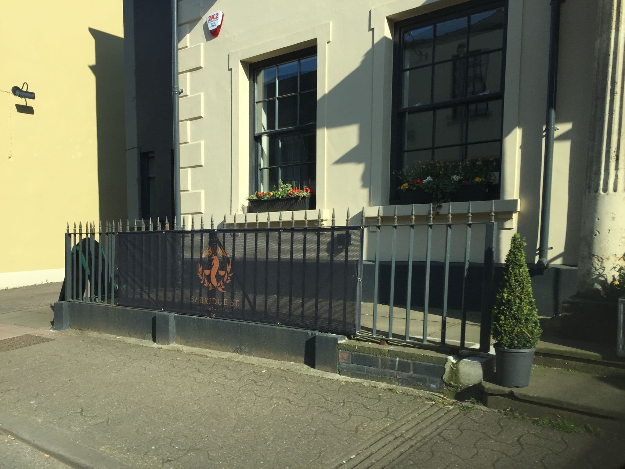 Street view near Crosskeys Inn, Usk — © southglos2 (CC BY-SA · Mapillary)