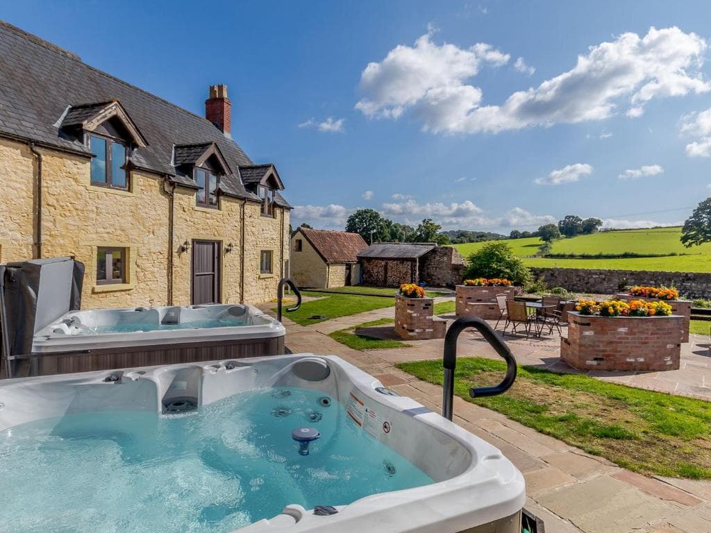 Henrhiw Farm Cottages, Usk