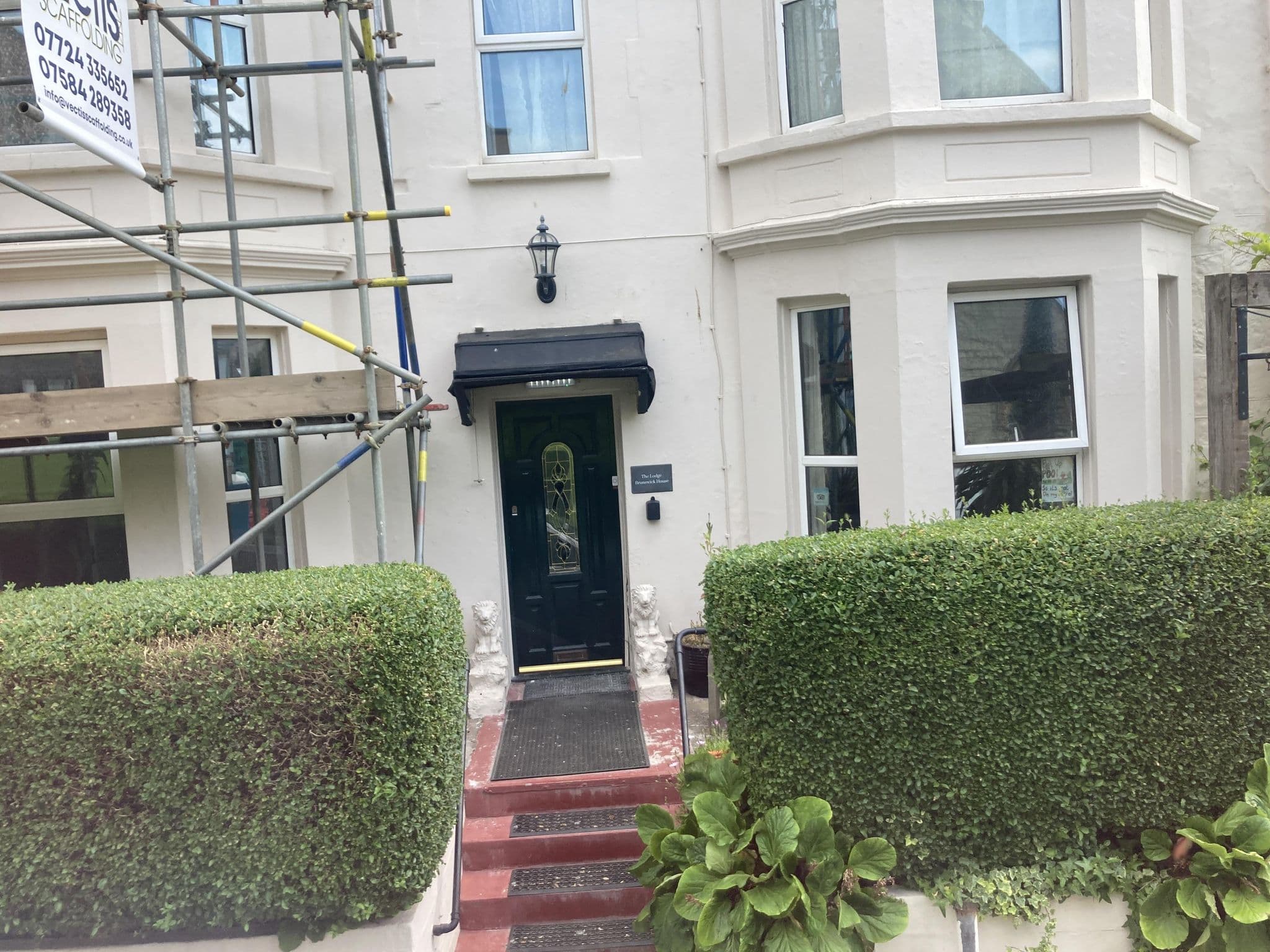 Street view near Brunswick Guest House, Ventnor — © cjmalone (CC BY-SA · Mapillary)