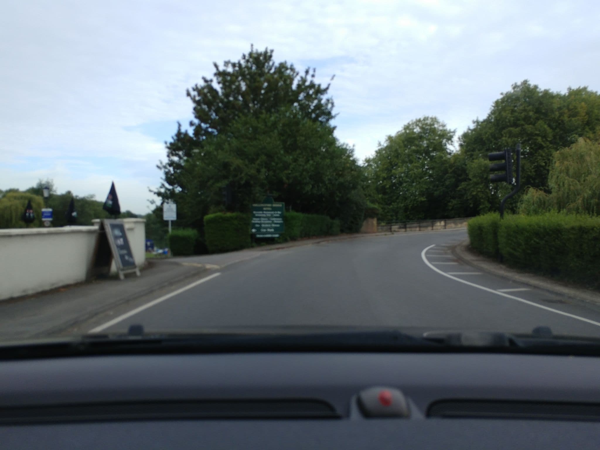 Street view near Shillingford Bridge Hotel, Benson — © maciozo (CC BY-SA · Mapillary)