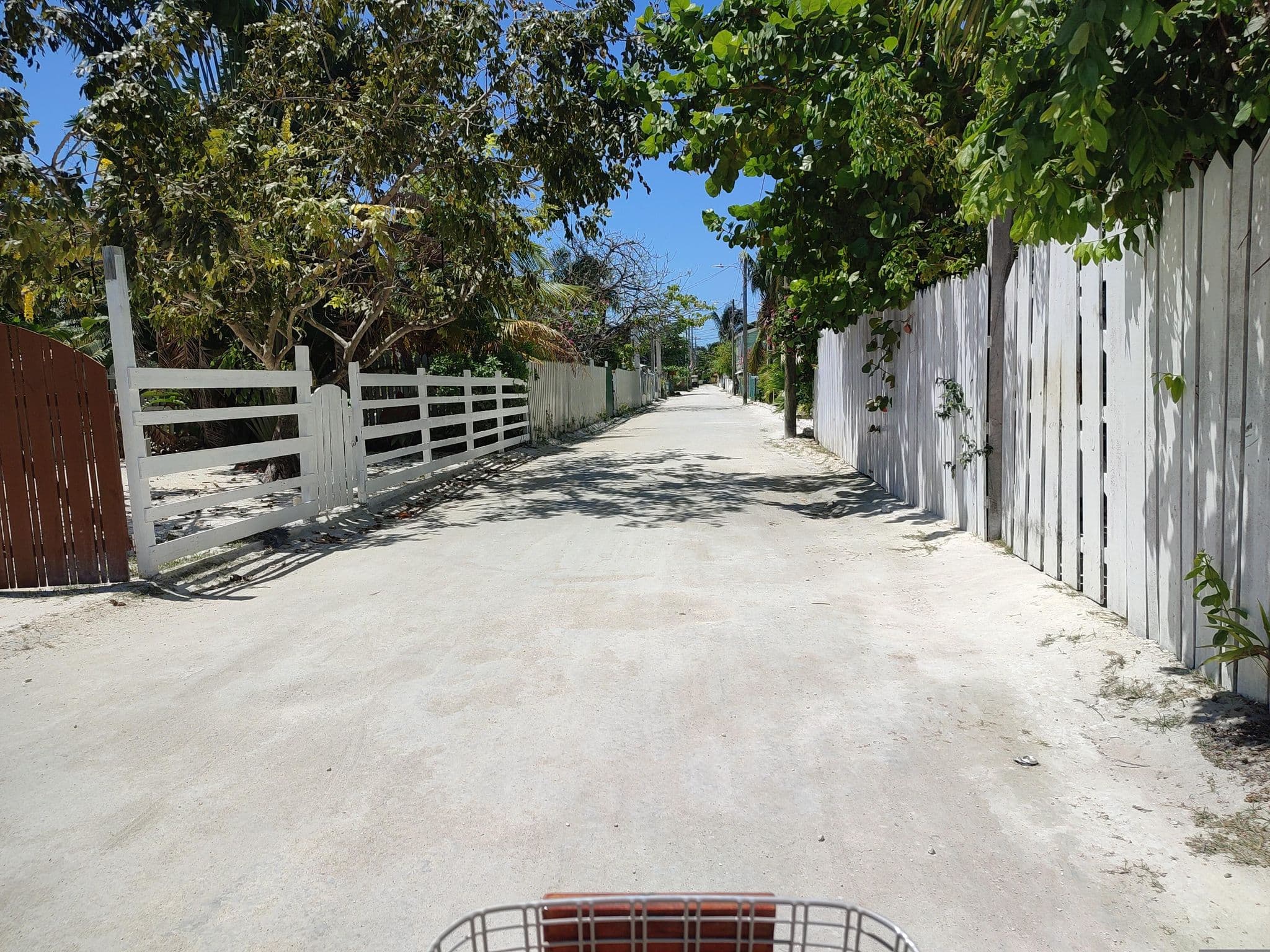 Street view near Edith's Guesthouse, Caye Caulker — © charlieplett (CC BY-SA · Mapillary)